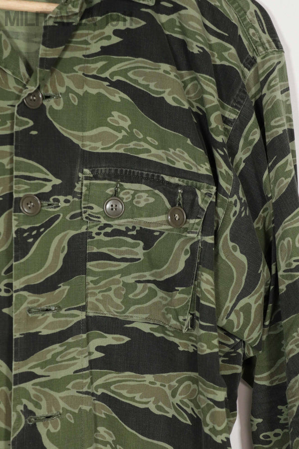 実物　レイトウォーパターン　タイガーストライプ シャツ　大きめサイズ　ボタン欠損あり