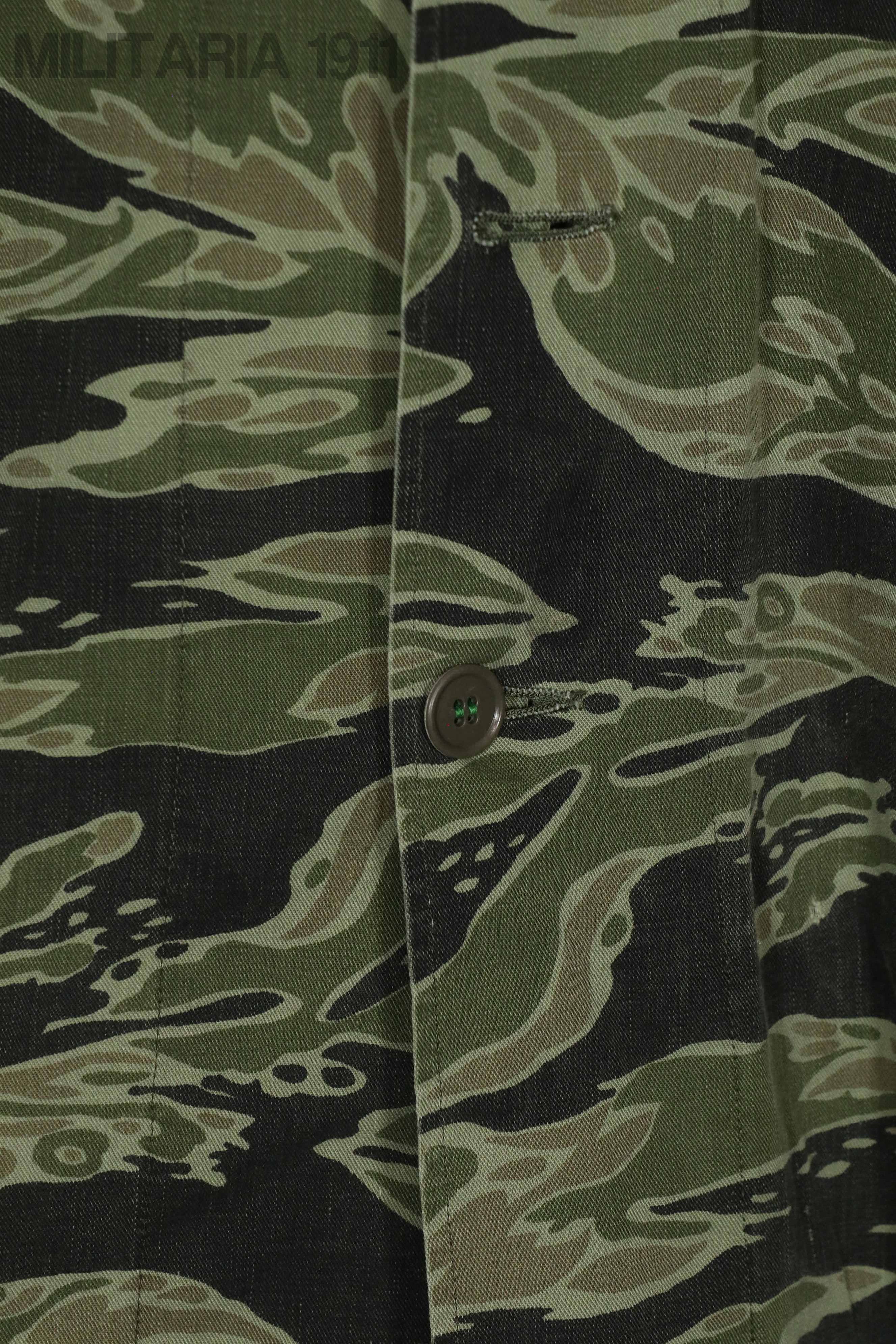 実物　レイトウォーパターン　タイガーストライプ シャツ　大きめサイズ　ボタン欠損あり