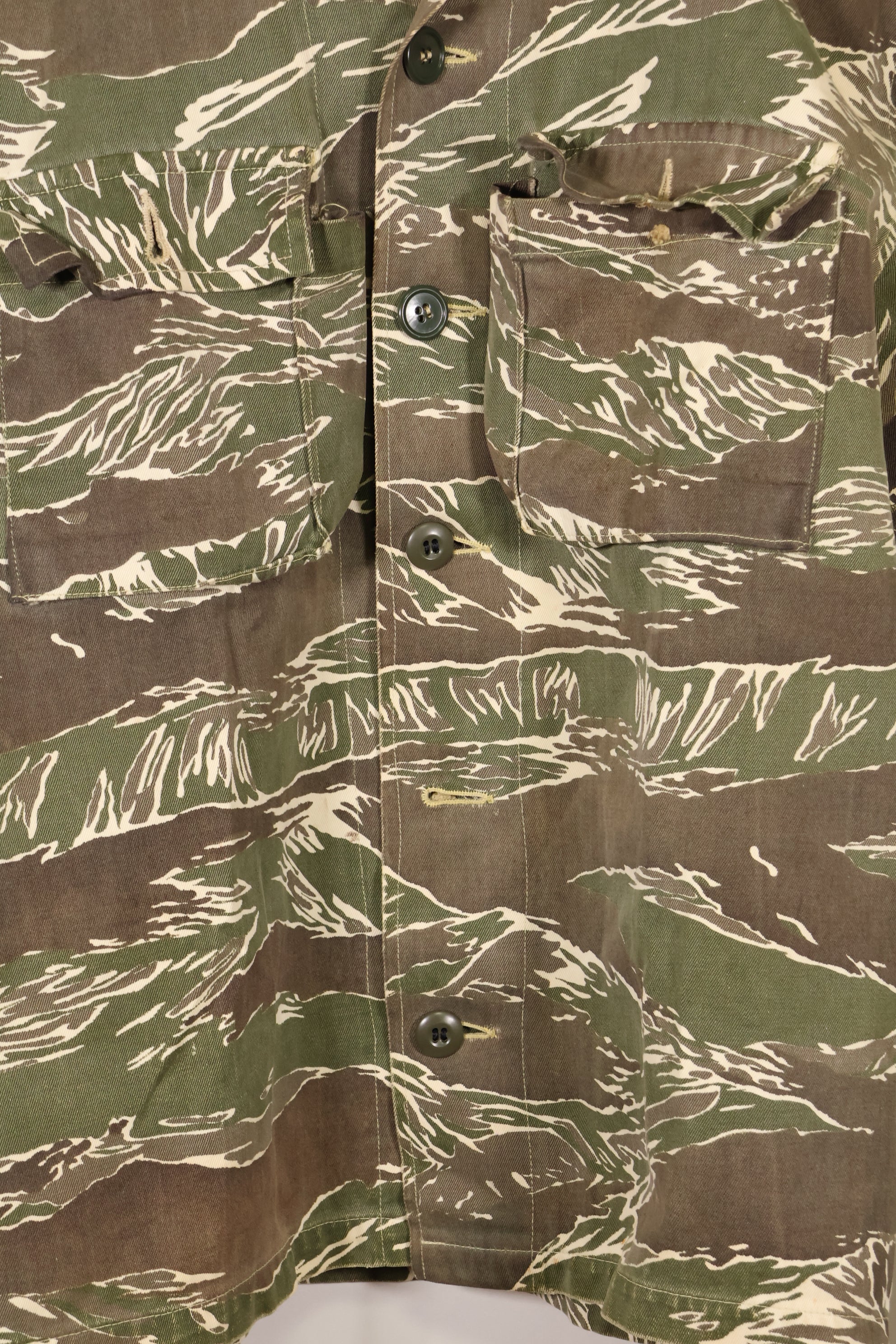 1960年代中頃　沖縄タイガーパターン　タイガーストライプ　Asian Cut シャツ　袖改装　ボタン欠損　中古品