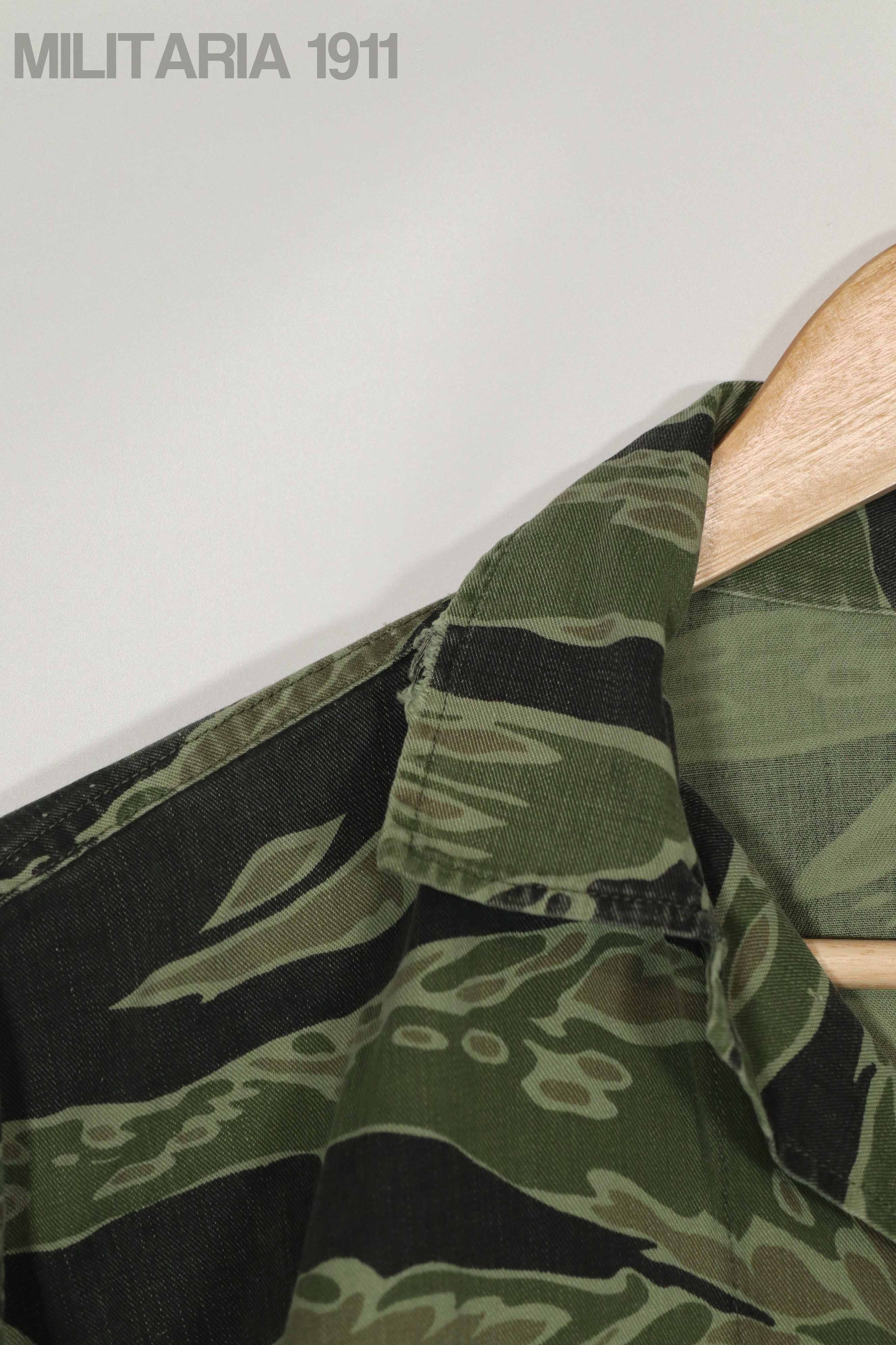 実物　レイトウォーパターン　タイガーストライプ シャツ　大きめサイズ　ボタン欠損あり