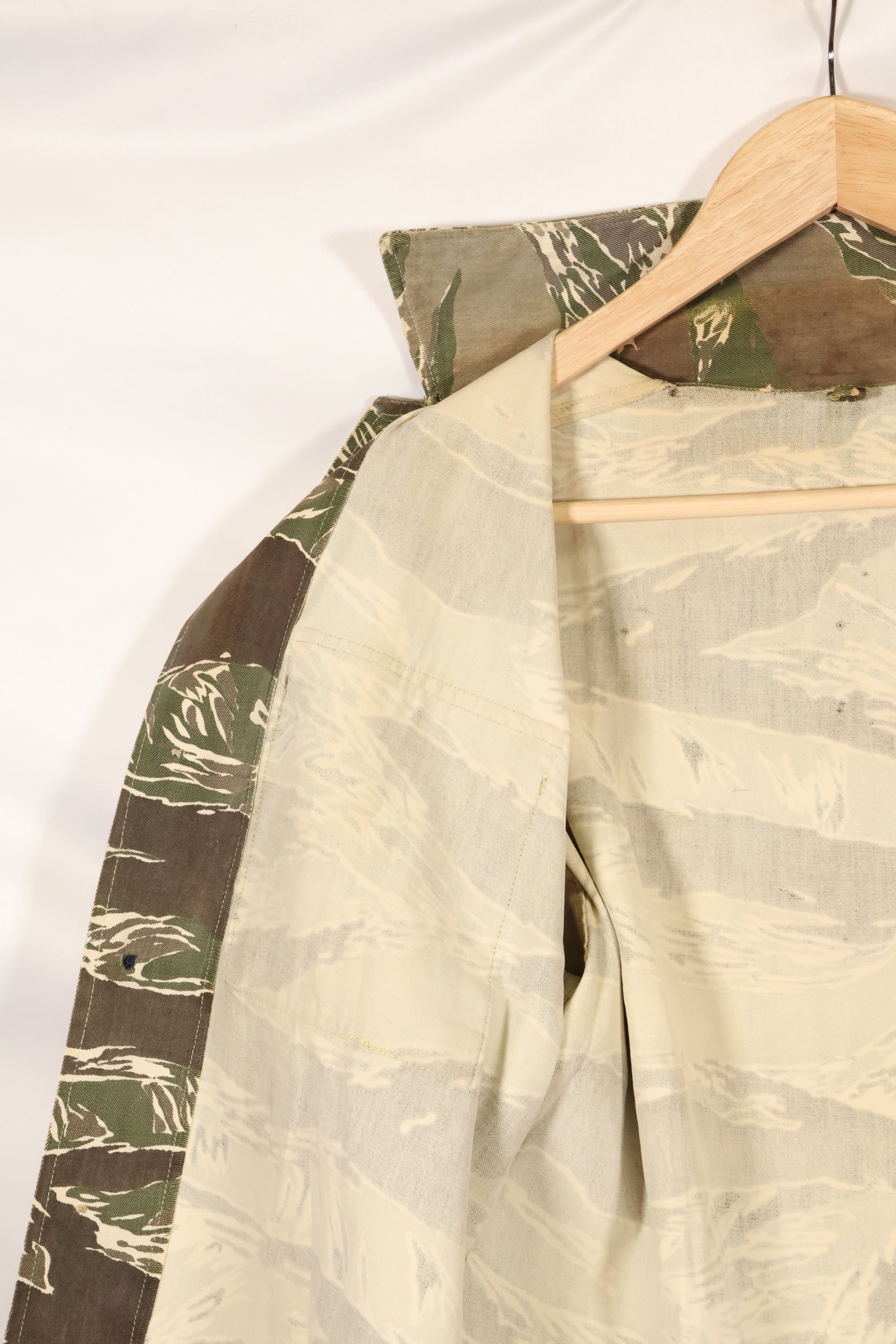 1960年代中頃　沖縄タイガーパターン　タイガーストライプ　Asian Cut シャツ　袖改装　ボタン欠損　中古品