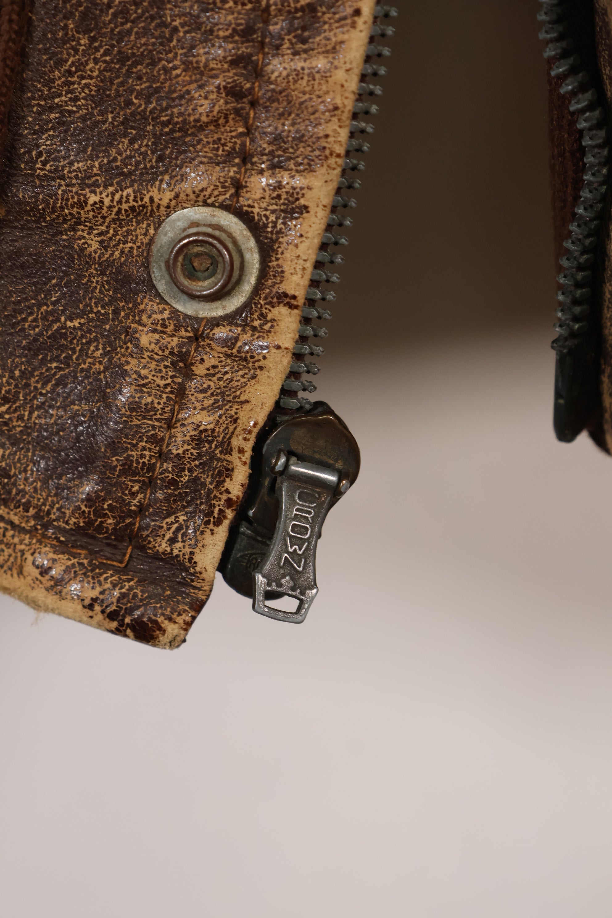 20 世纪 40 年代，尺寸 46，制造商不详，美国空军 A-2 飞行夹克，当前交货，二手。