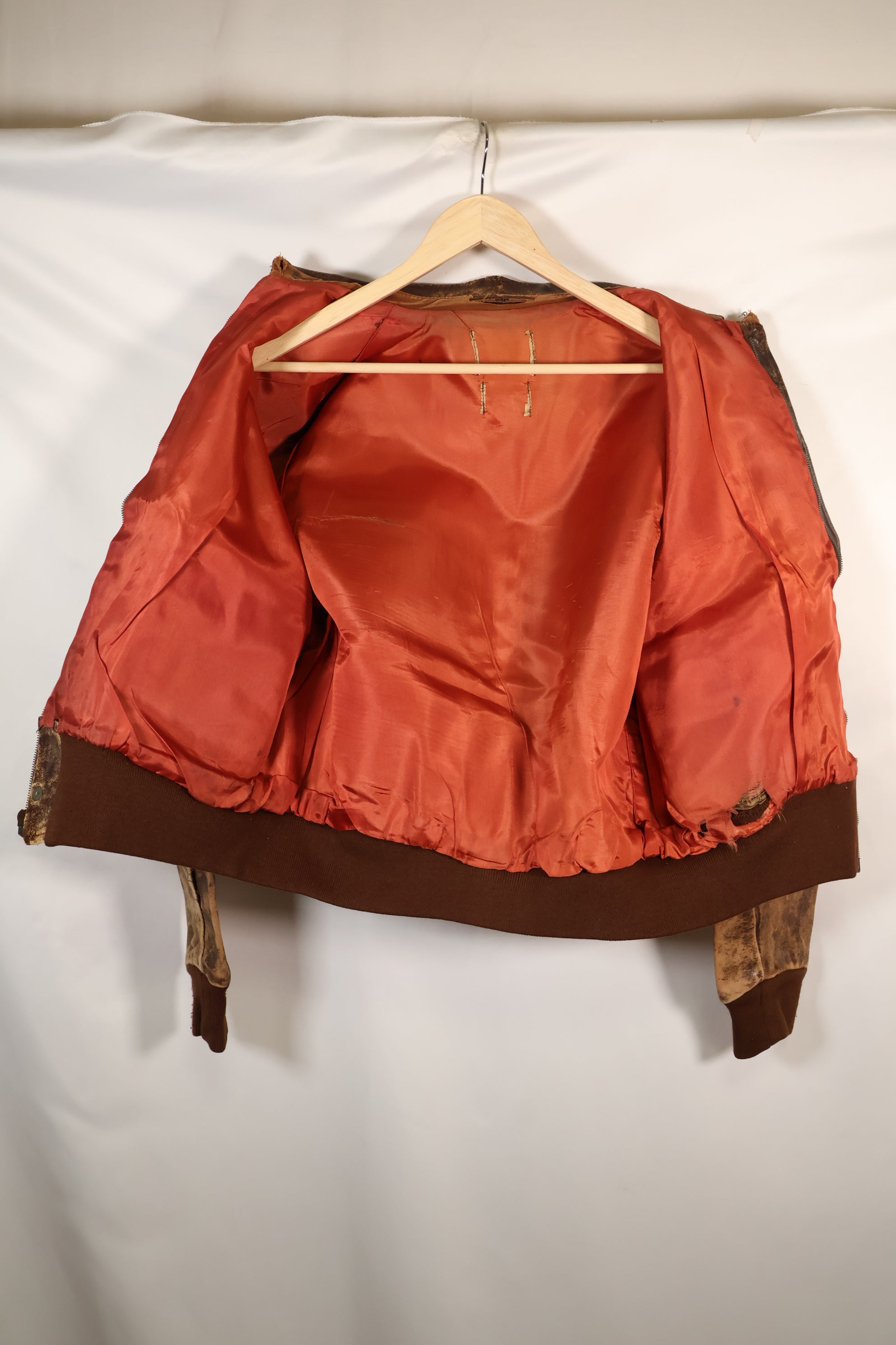 20 世纪 40 年代，尺寸 46，制造商不详，美国空军 A-2 飞行夹克，当前交货，二手。