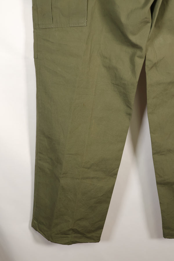 估计 1967 年合同 S-R 第三款丛林疲劳长裤，无滴漏，状况良好，二手。