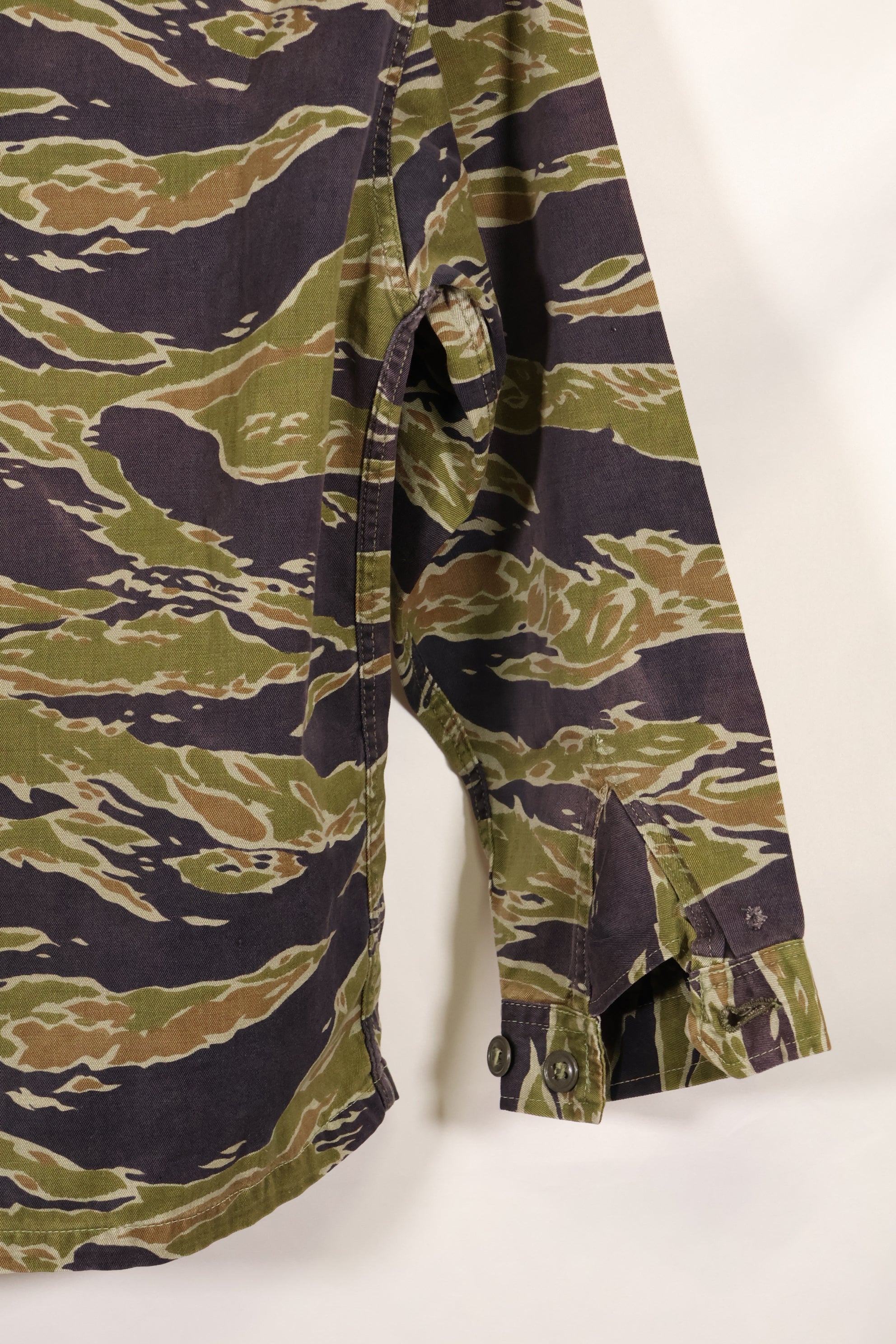 実物　レイトウォーパターン　タイガーストライプ　シャツ　ヘビーウェイト生地　中古品