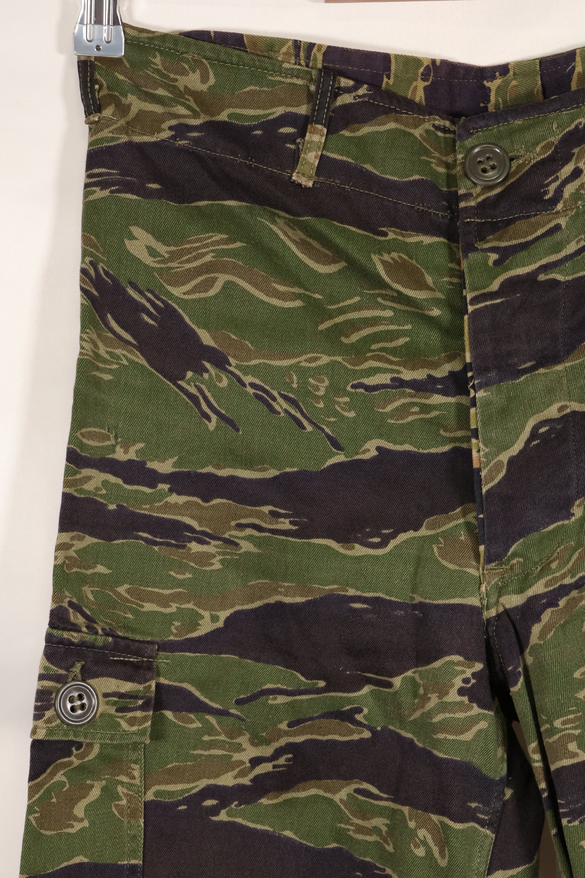 実物　タイガーストライプ　パンツ　ゴールドタイガー派生パターン　ボタン欠損あり　ほぼ未使用品