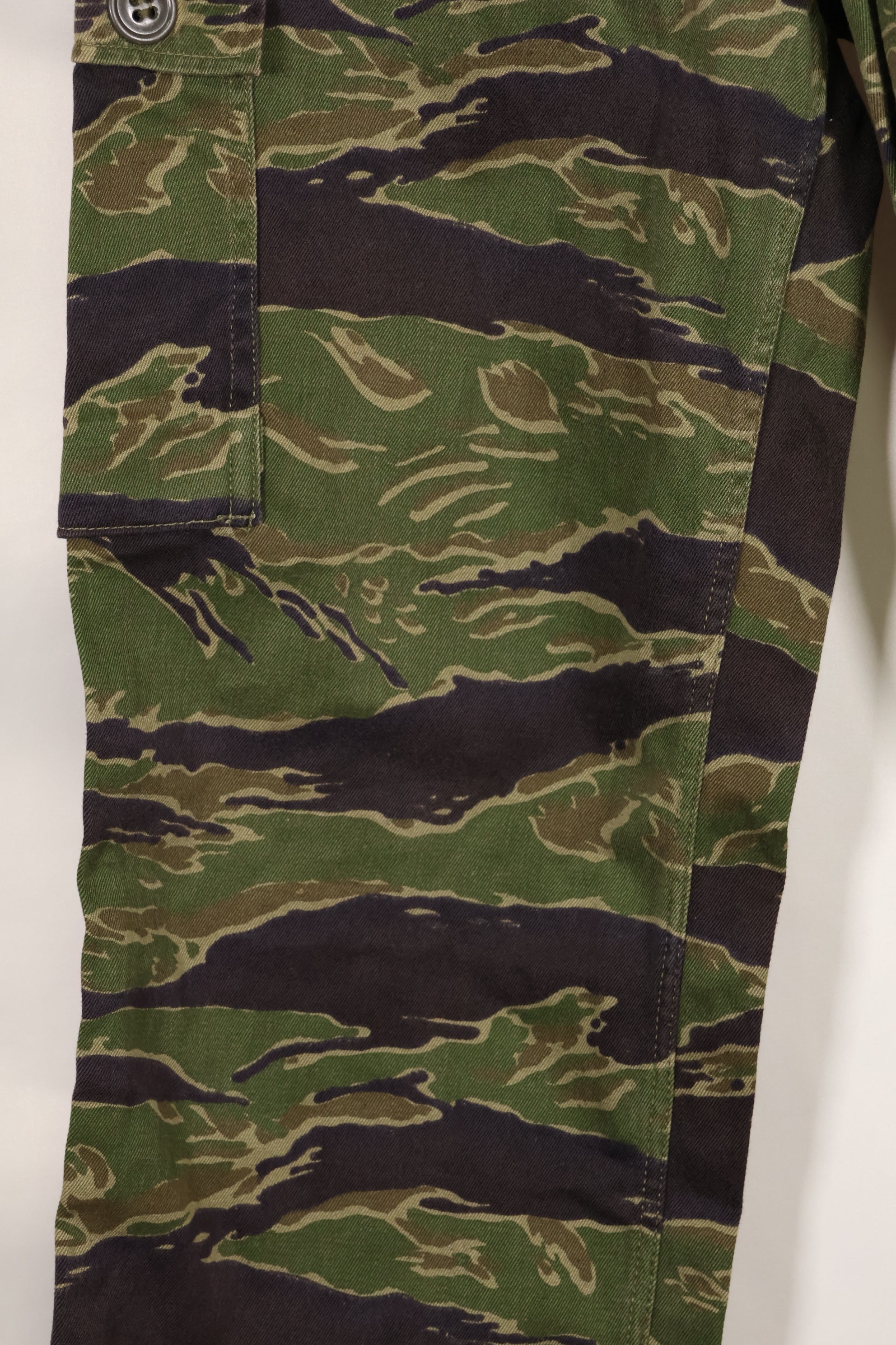 実物　タイガーストライプ　パンツ　ゴールドタイガー派生パターン　ボタン欠損あり　ほぼ未使用品