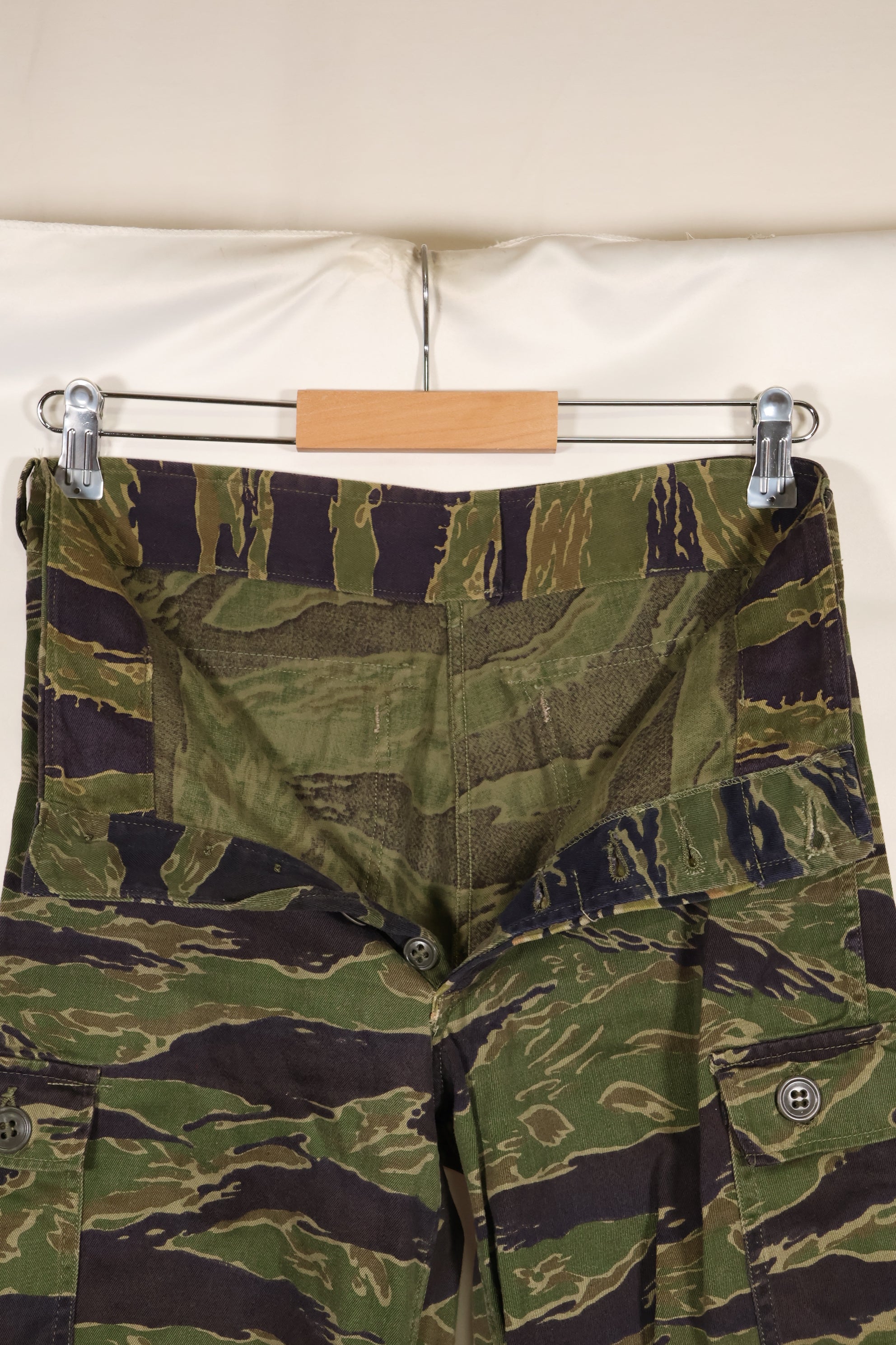 実物　タイガーストライプ　パンツ　ゴールドタイガー派生パターン　ボタン欠損あり　ほぼ未使用品