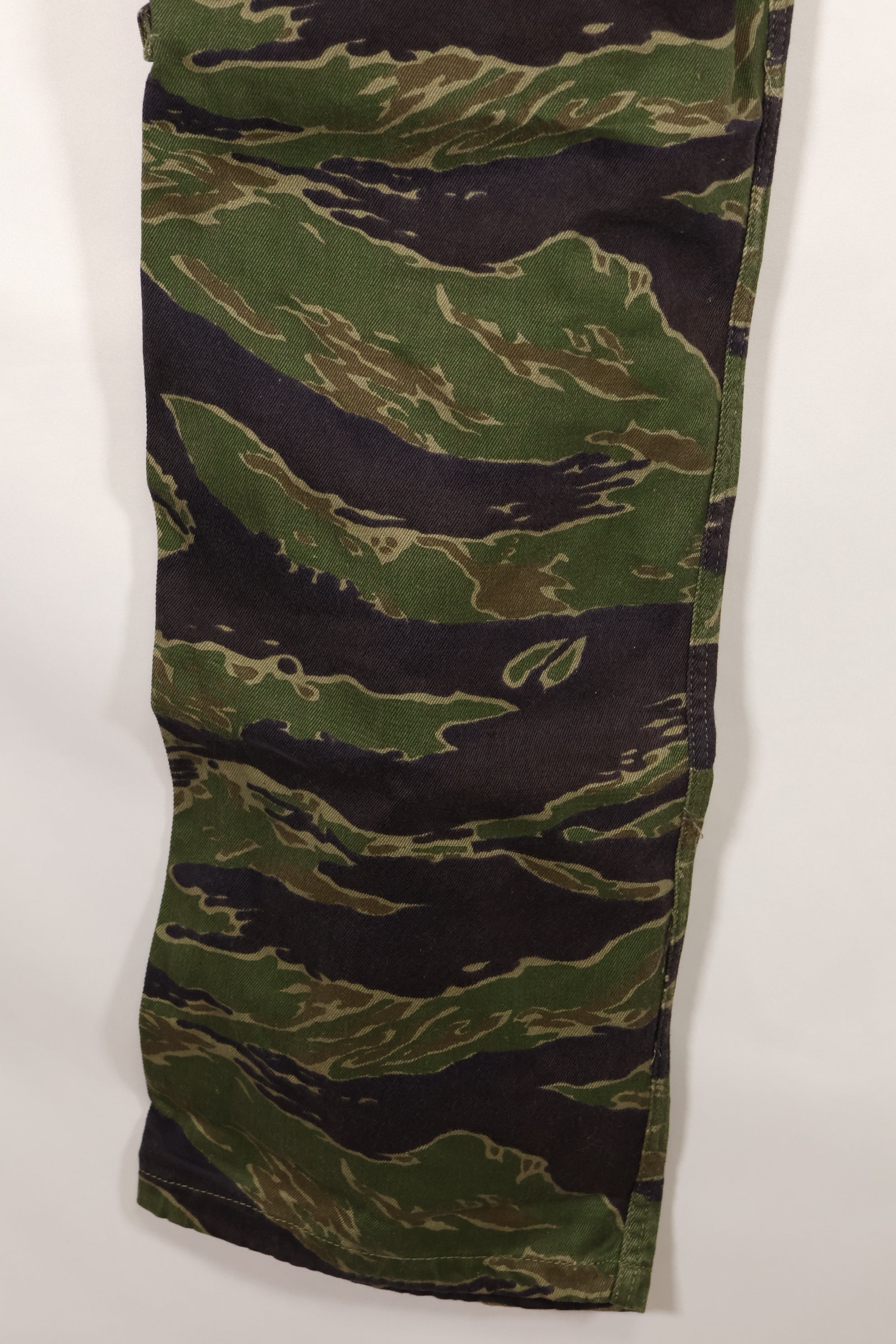 実物　タイガーストライプ　パンツ　ゴールドタイガー派生パターン　ボタン欠損あり　ほぼ未使用品