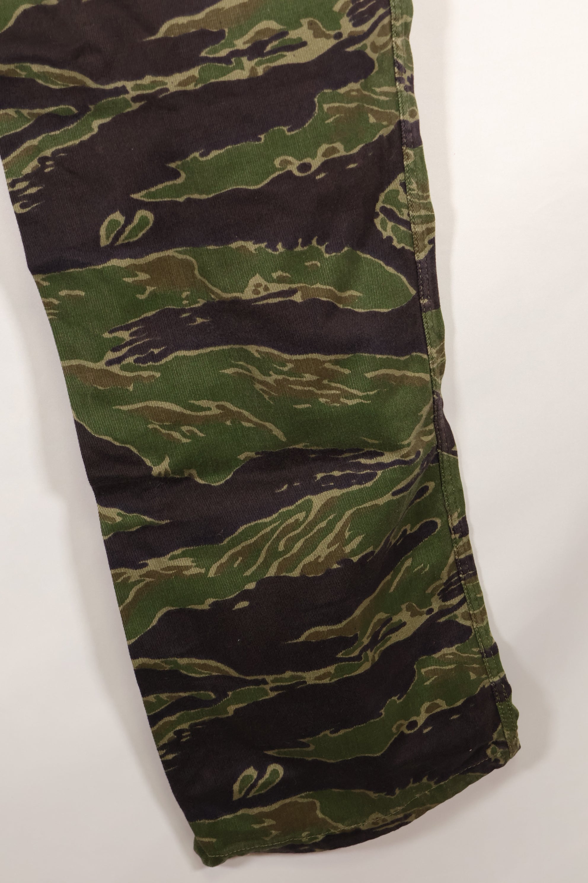 実物　タイガーストライプ　パンツ　ゴールドタイガー派生パターン　ボタン欠損あり　ほぼ未使用品