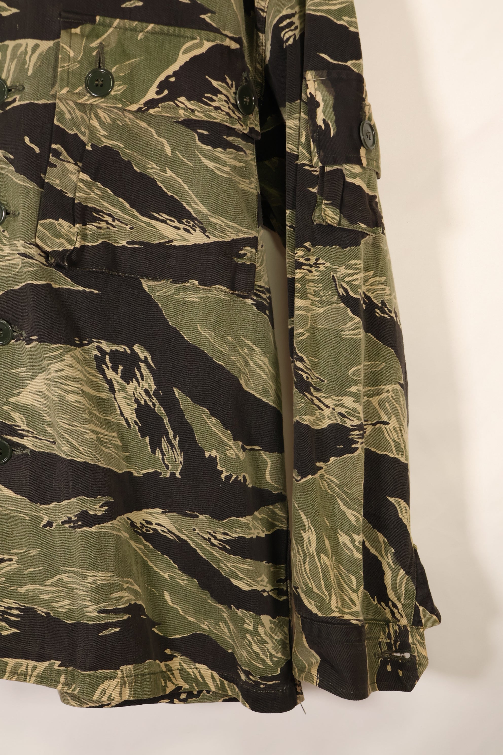 Mid-1960s US-L Okinawa Tiger Pattern Tiger Stripe US-Cut Shirt, Used