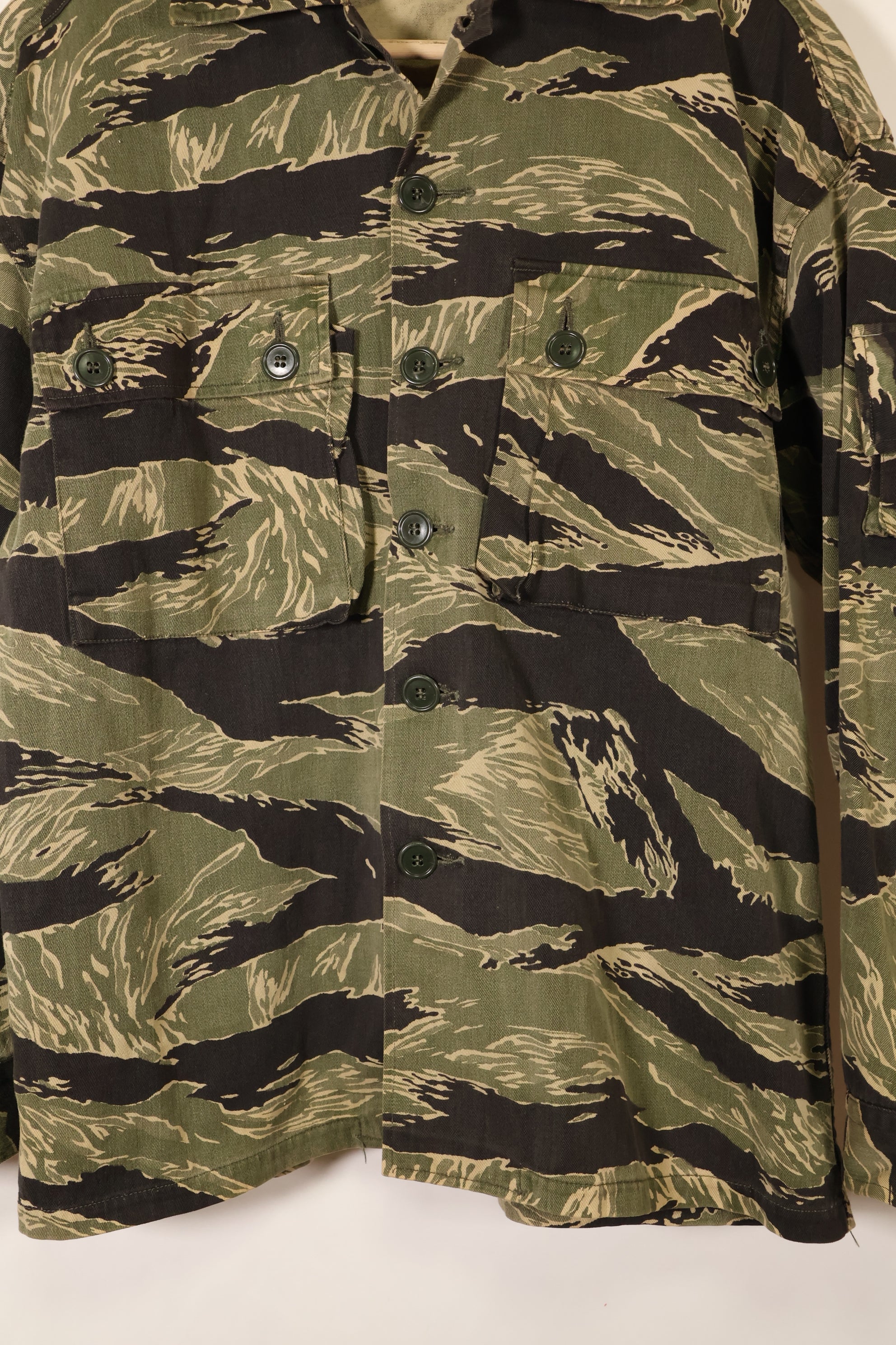 Mid-1960s US-L Okinawa Tiger Pattern Tiger Stripe US-Cut Shirt, Used