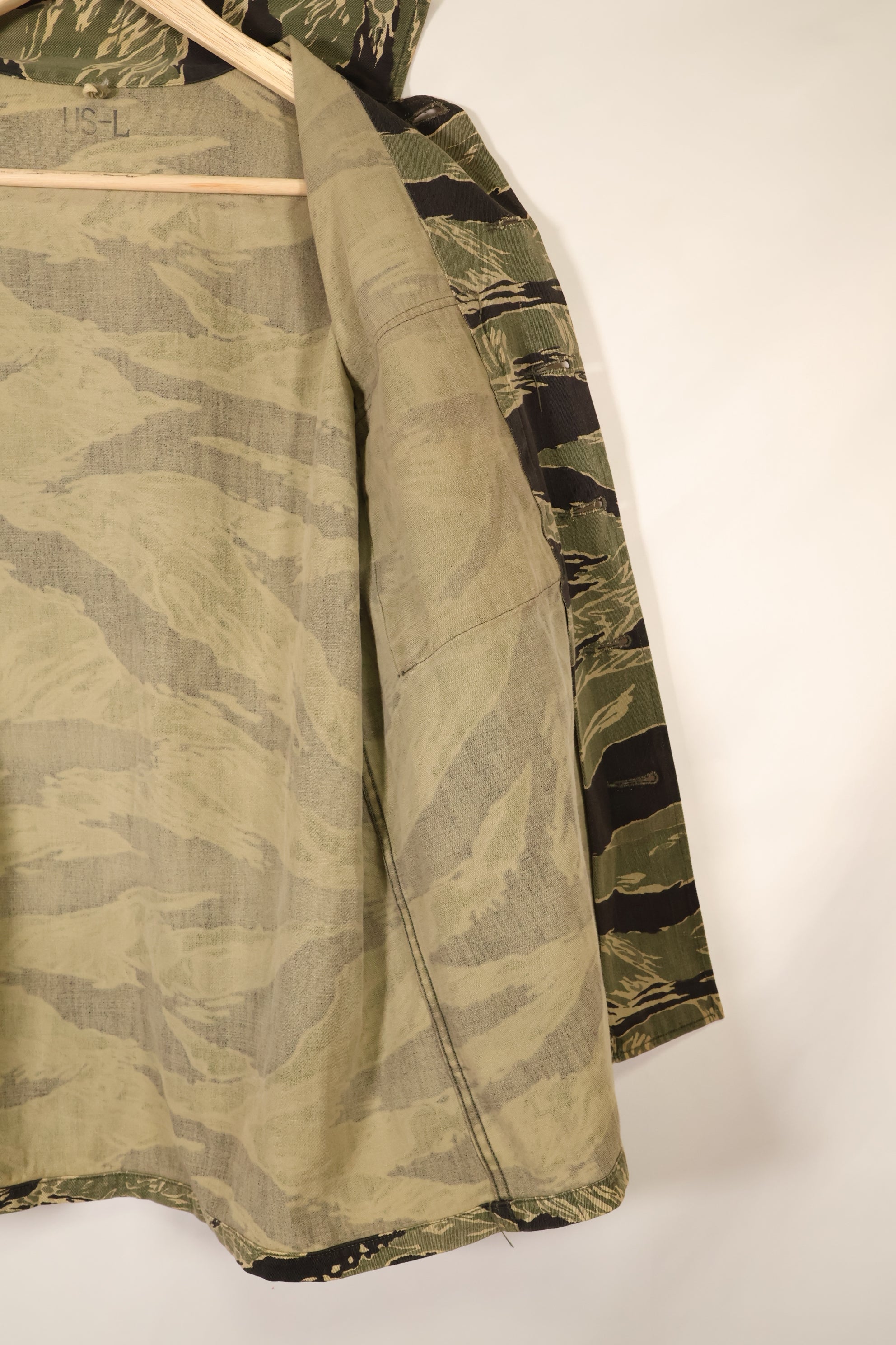 Mid-1960s US-L Okinawa Tiger Pattern Tiger Stripe US-Cut Shirt, Used