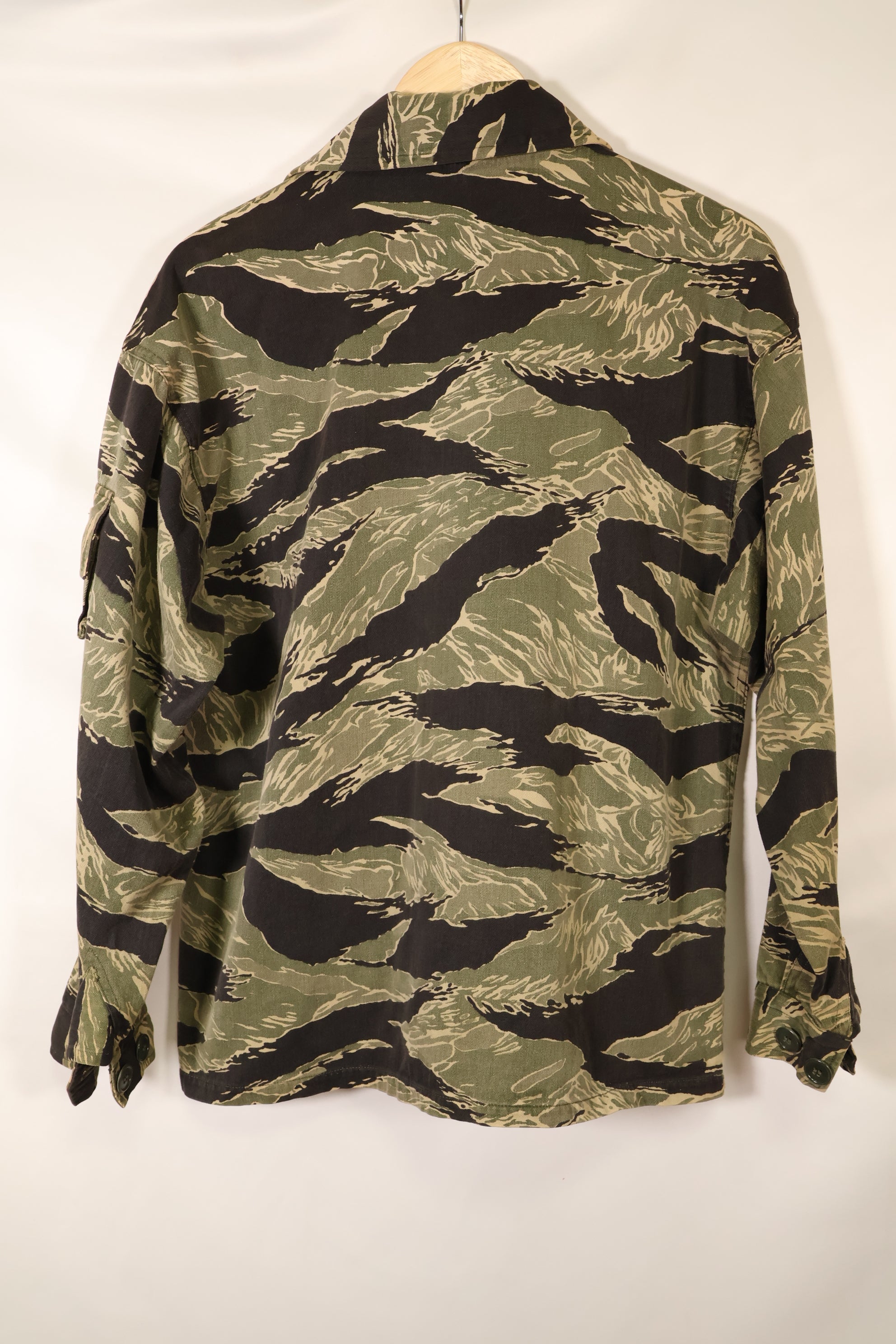 Mid-1960s US-L Okinawa Tiger Pattern Tiger Stripe US-Cut Shirt, Used