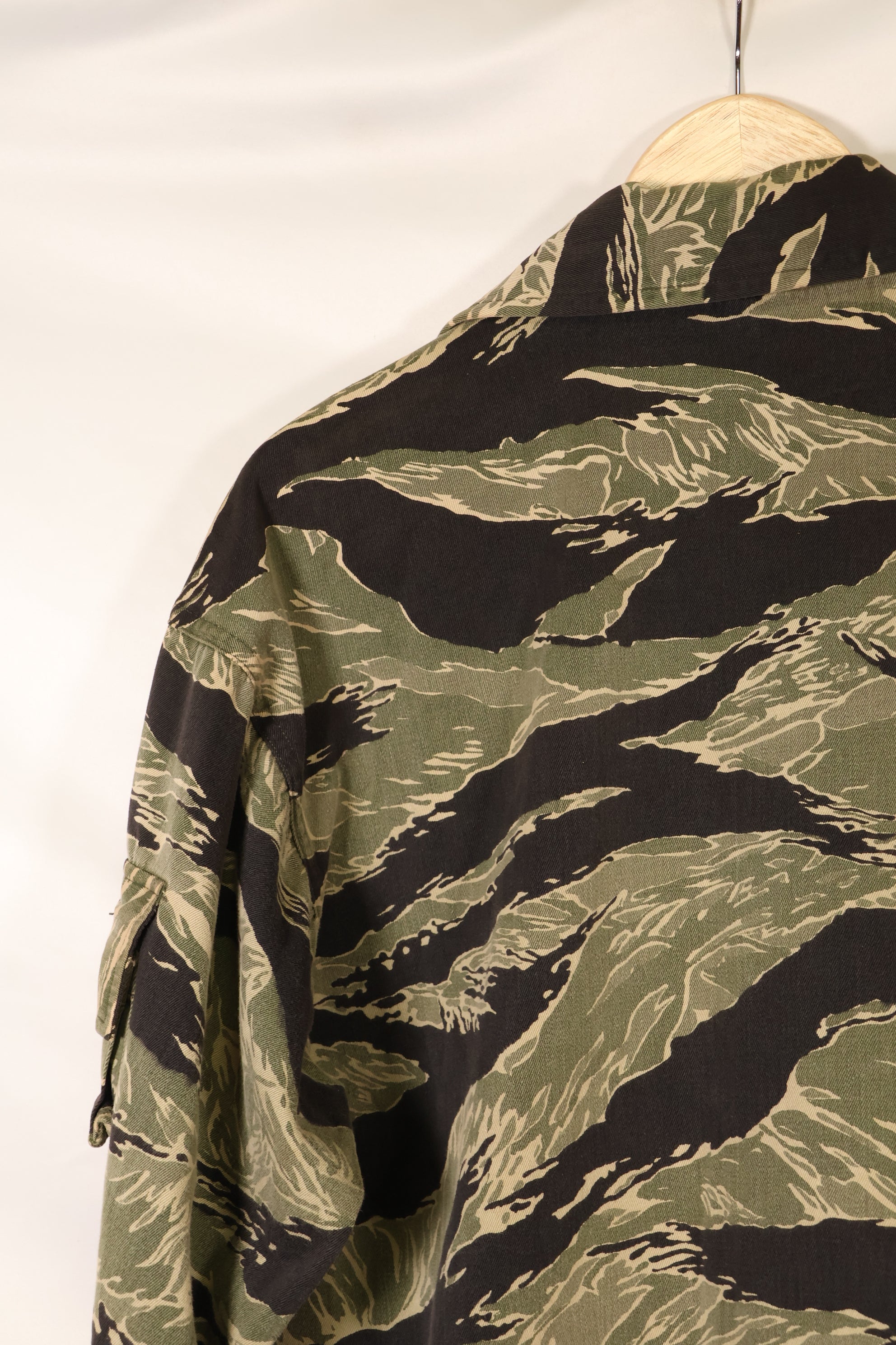 Mid-1960s US-L Okinawa Tiger Pattern Tiger Stripe US-Cut Shirt, Used