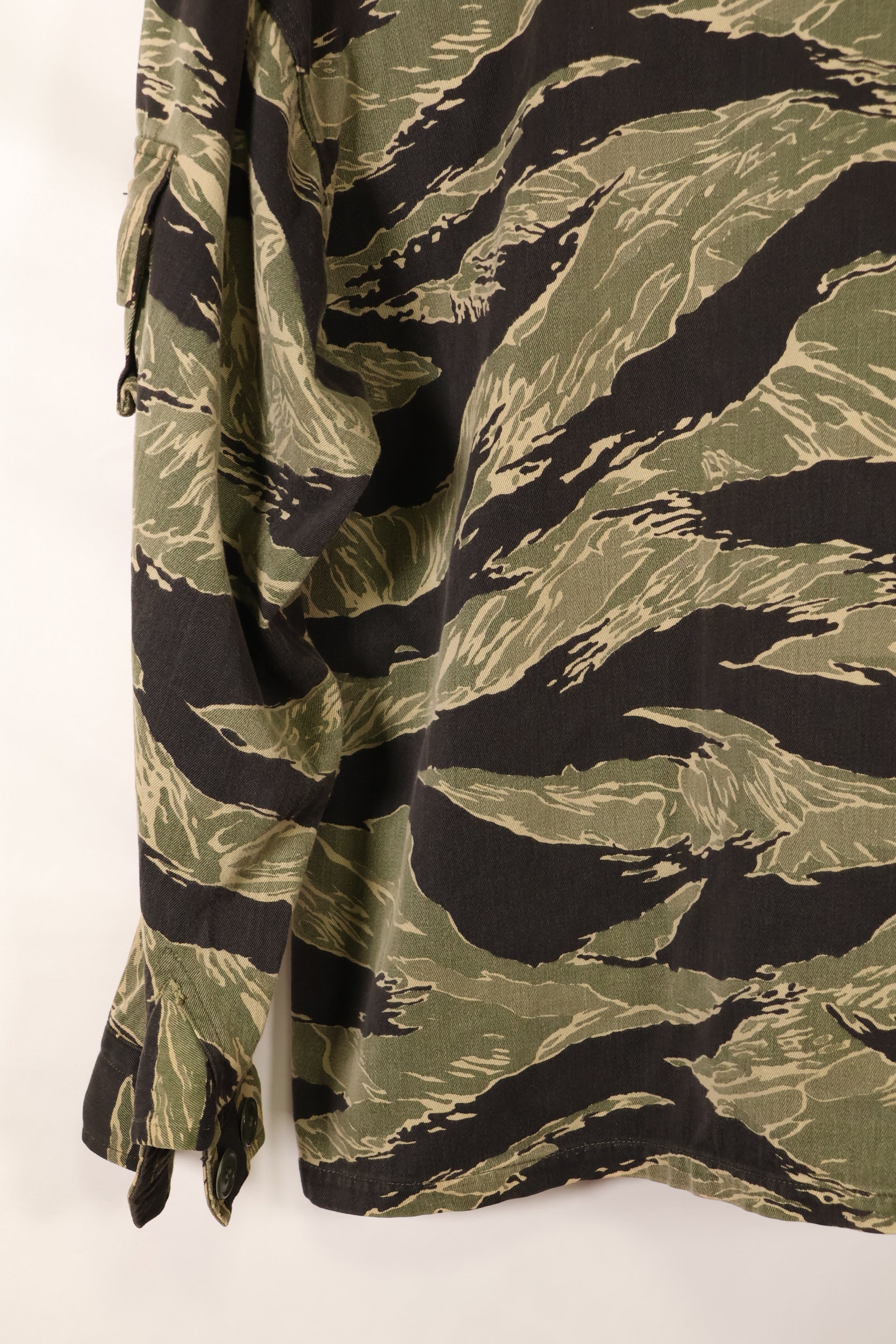 Mid-1960s US-L Okinawa Tiger Pattern Tiger Stripe US-Cut Shirt, Used