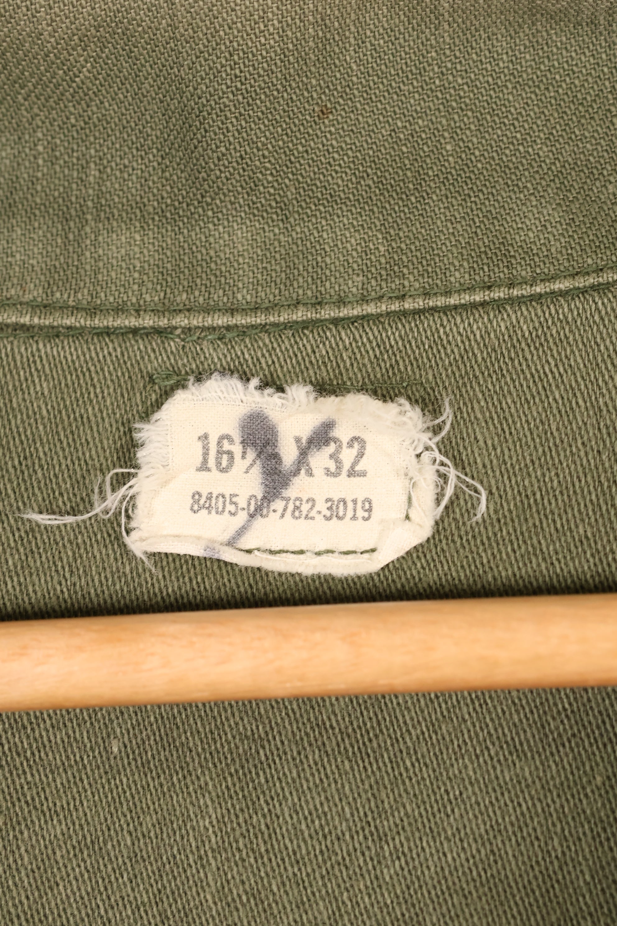 1975年契約　16 1/2 x 32　OG-107　ユーティリティシャツ　パッチ後付けあり　中古品