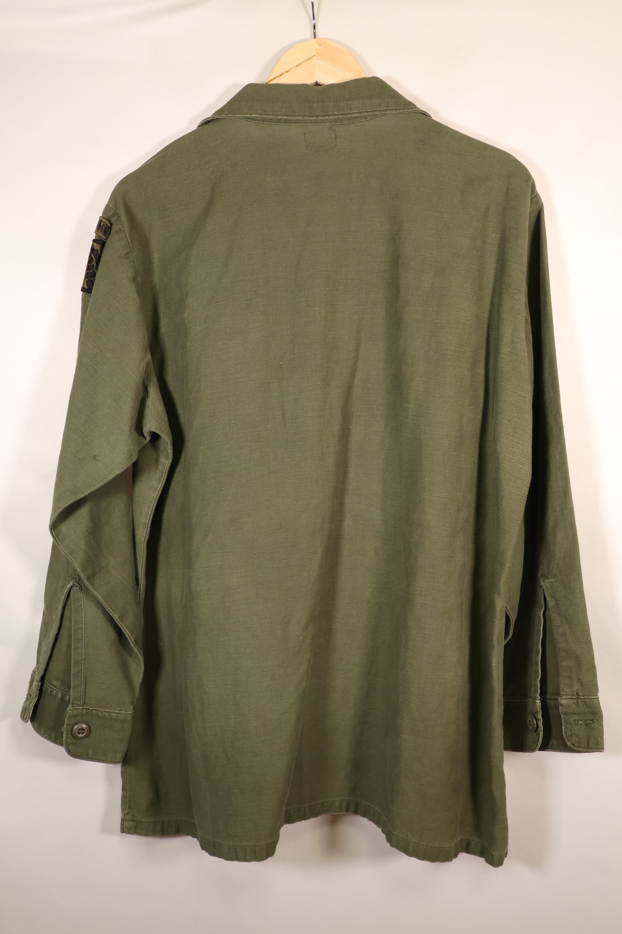 1975年契約　16 1/2 x 32　OG-107　ユーティリティシャツ　パッチ後付けあり　中古品