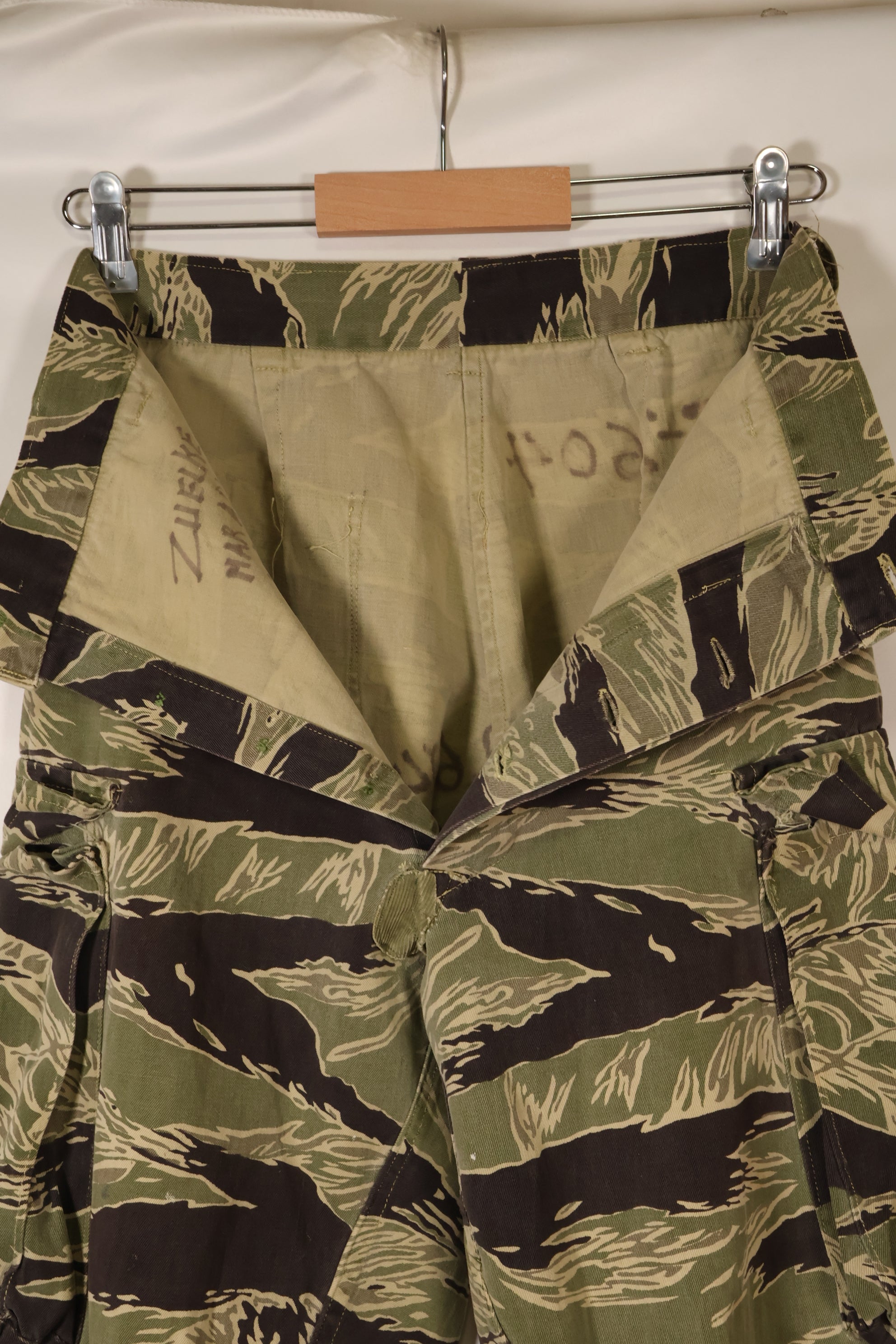 1960年代中頃　沖縄タイガーパターン　Asianカット　タイガーストライプパンツ　中古品