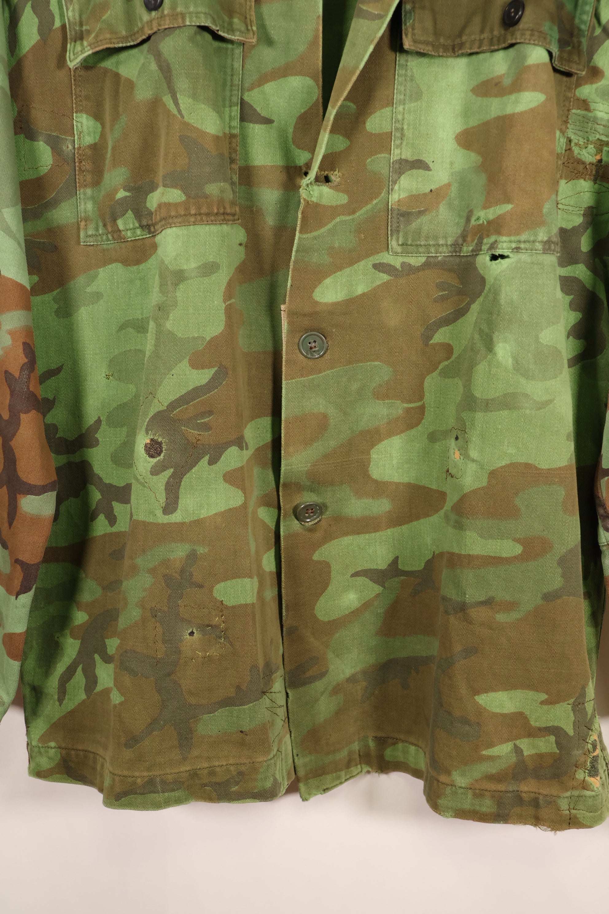 1970年代前半　大きめサイズ　ARVN　南ベトナム空挺師団　リーフ迷彩　シャツ　補修あり　中古品