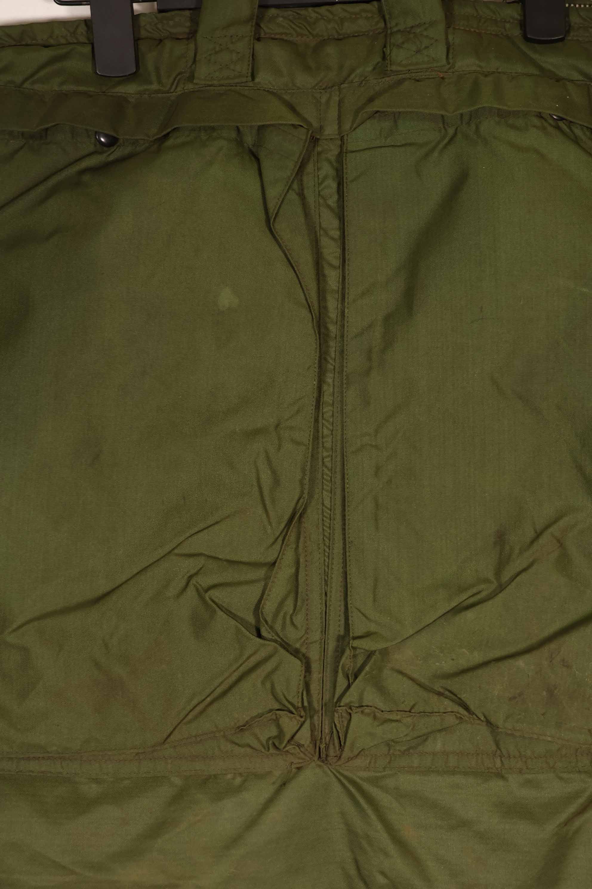 Real 1970 U.S. Army helmet bag, ERDL camouflage lining, rare, used.