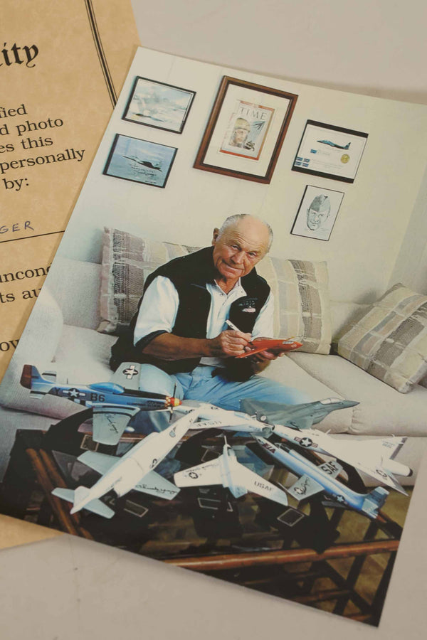 二手P-51野马战斗机模型，由空军准将查克·耶格尔亲笔签名