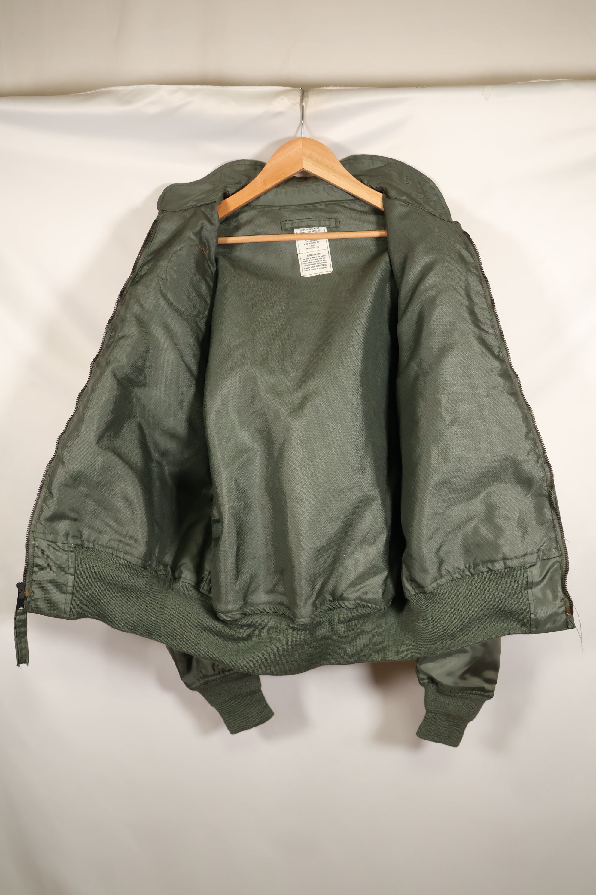 1981年契約　LARGE　アメリカ海軍　CWU-36P フライトジャケット　パッチ付　ほぼ未使用品