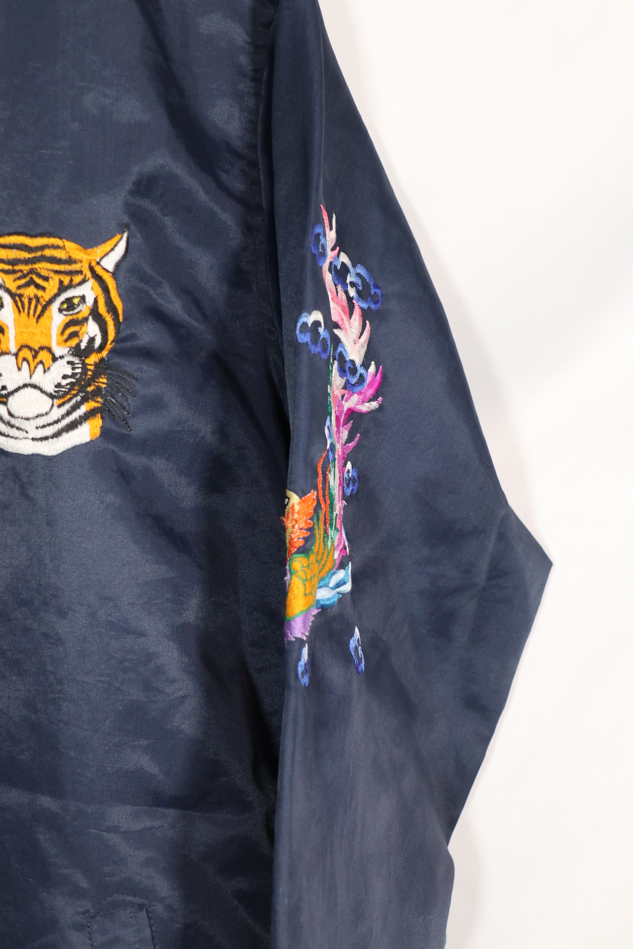 民間品　スーバニアジャケット　TAIPEI TAIWAN ナイロン製ジャケット　中古品