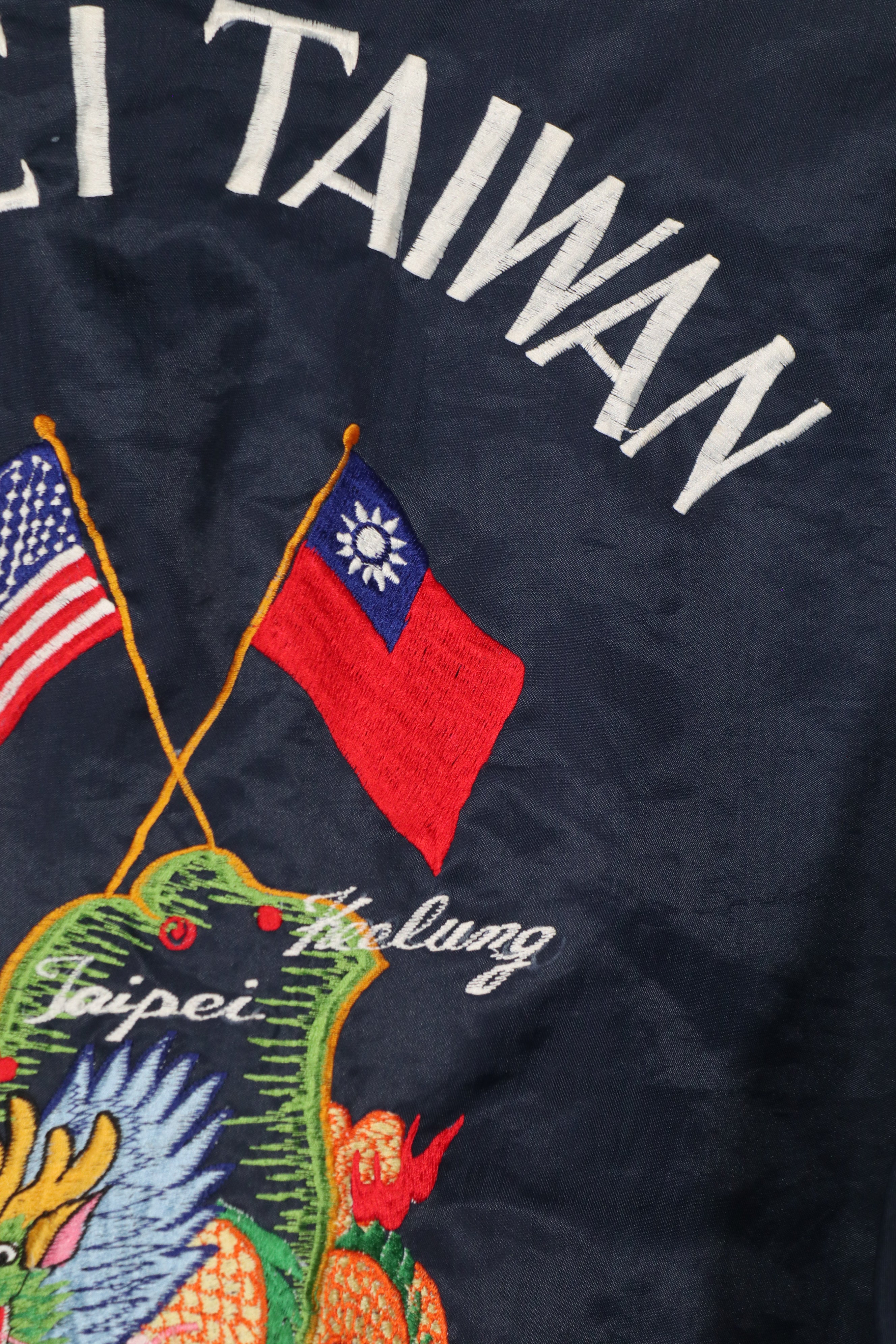 民間品　スーバニアジャケット　TAIPEI TAIWAN ナイロン製ジャケット　中古品