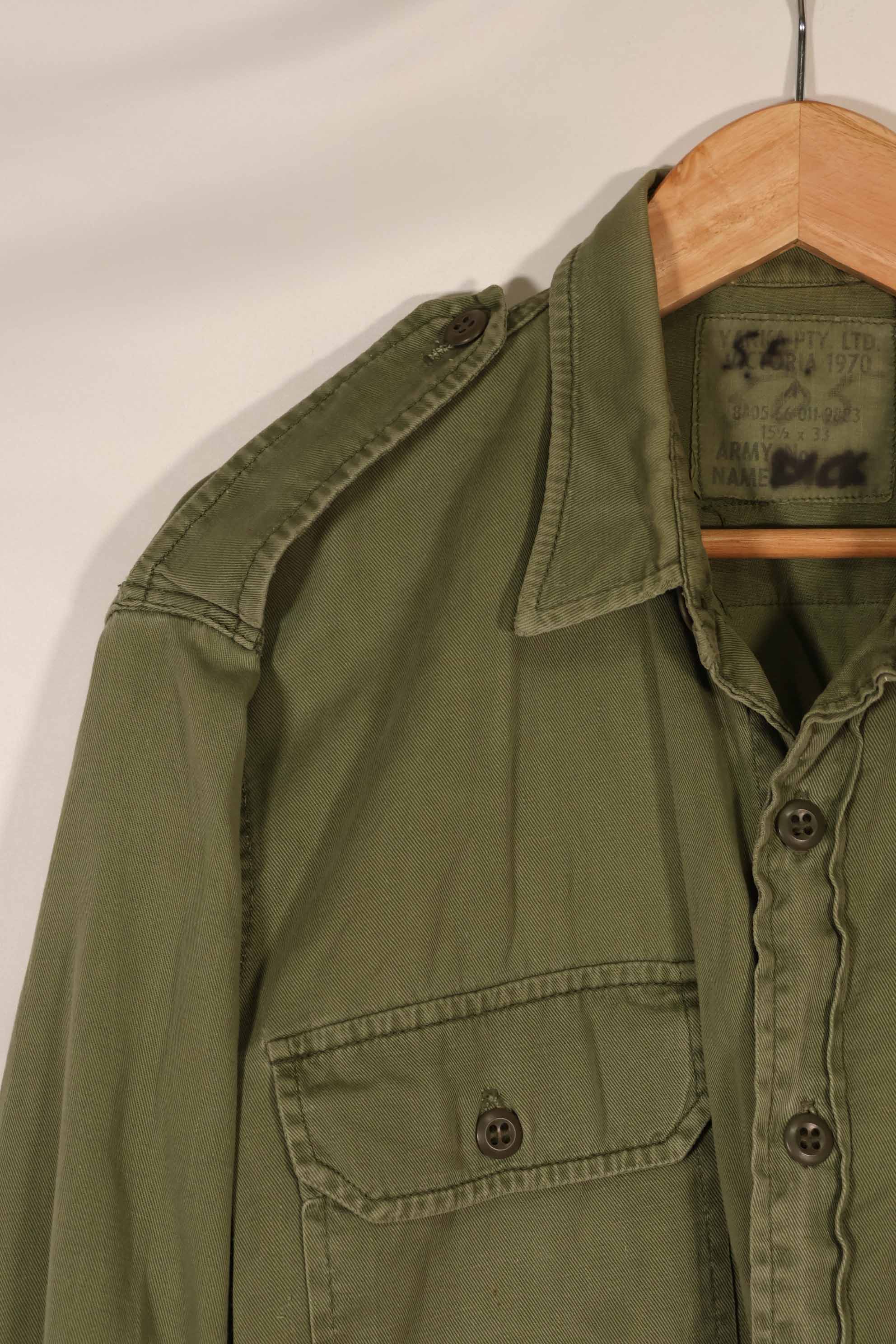 実物　1970年製　オーストラリア軍　ODシャツ　15 1/2 x33　中古品