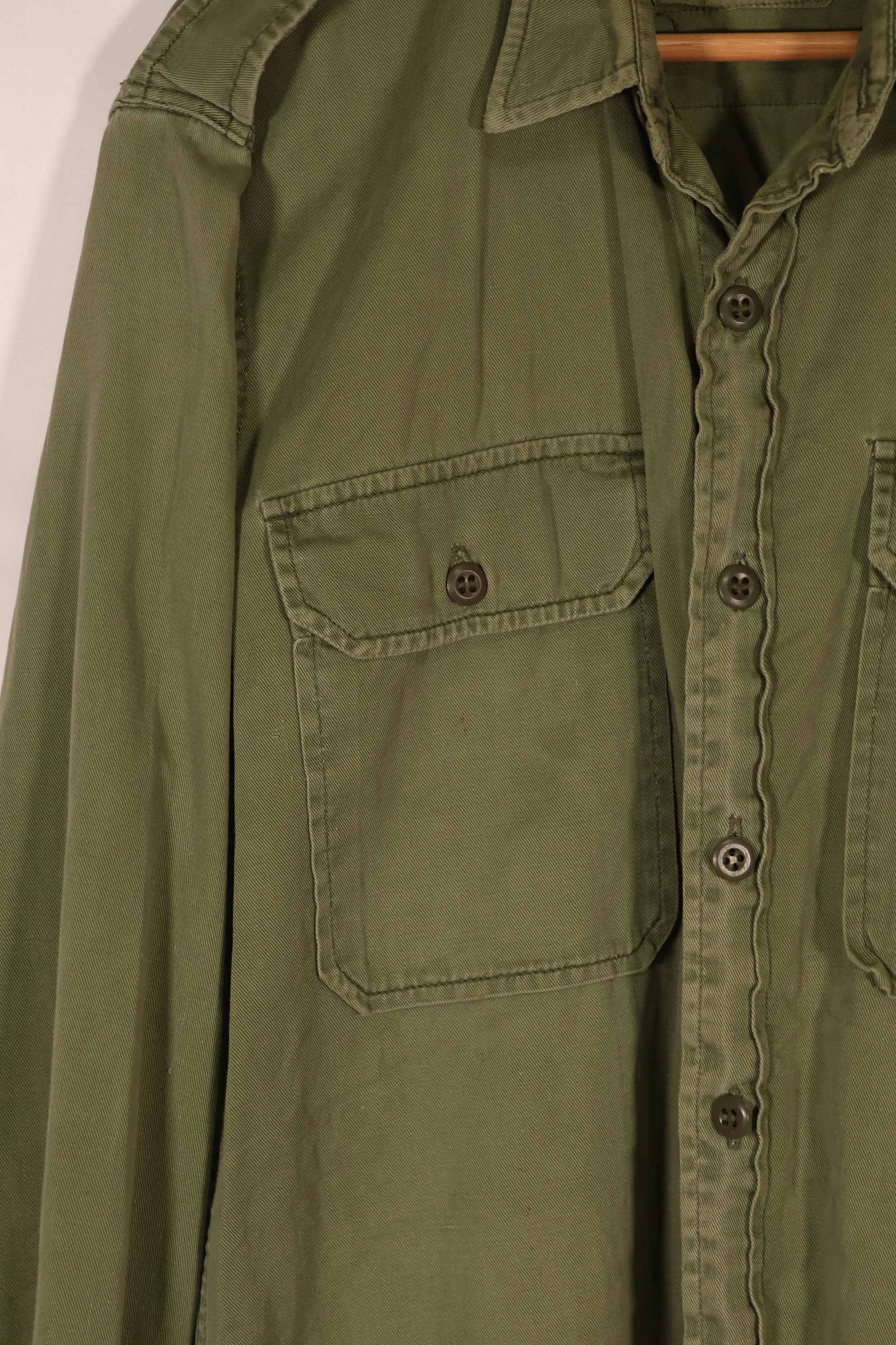 実物　1970年製　オーストラリア軍　ODシャツ　15 1/2 x33　中古品