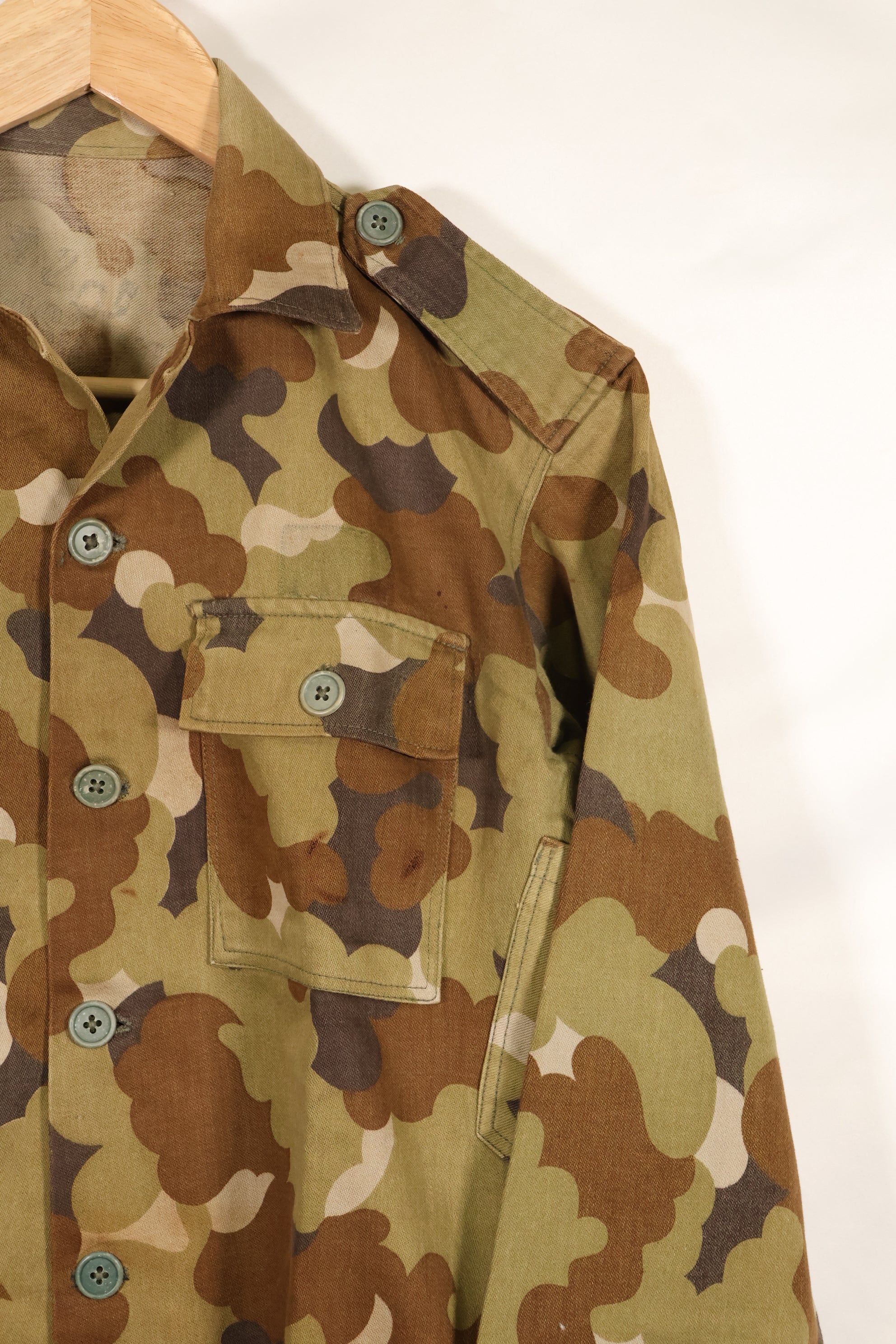 実物　南ベトナム　国家野戦憲兵　クラウド迷彩　上下セット　未使用品