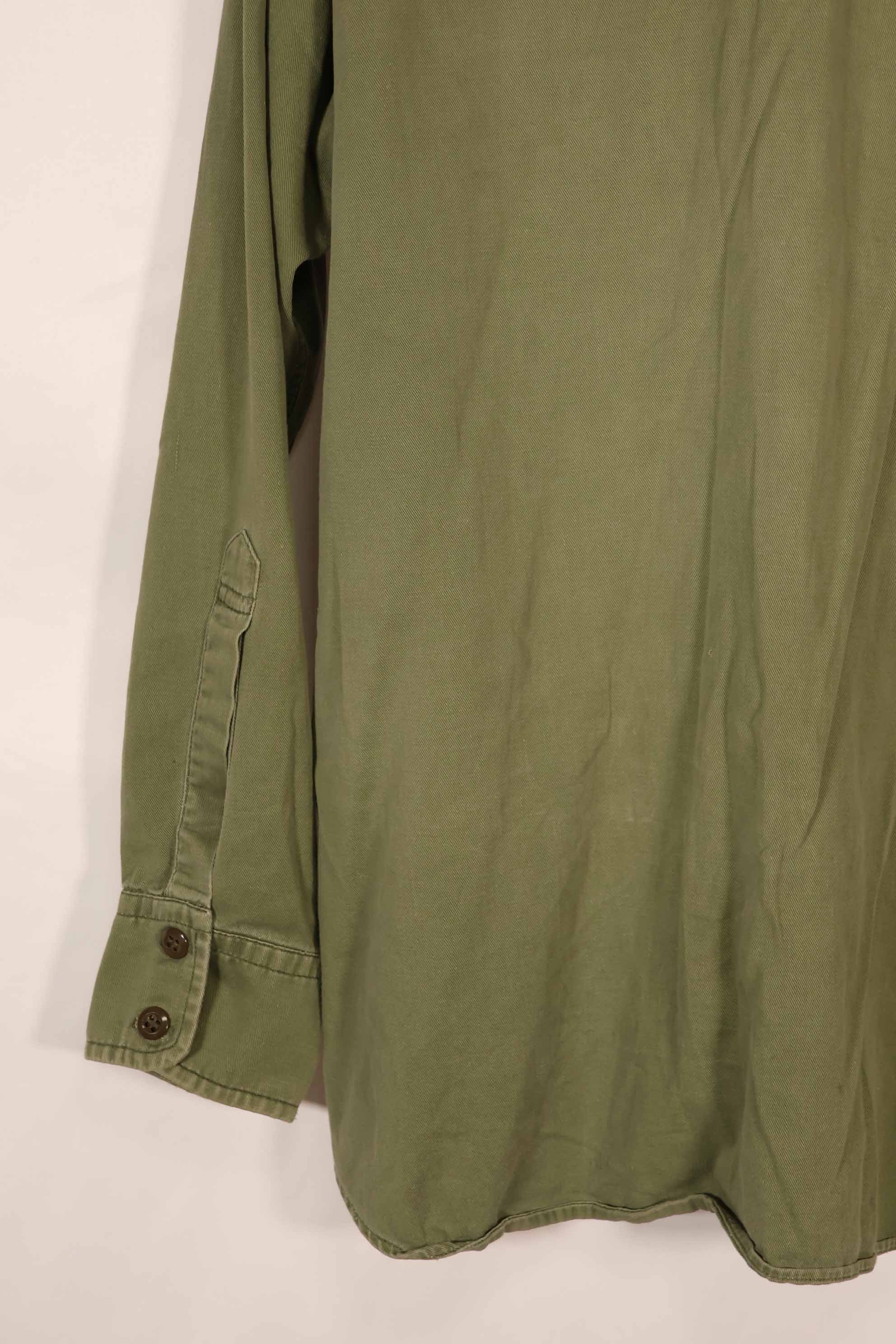 実物　1970年製　オーストラリア軍　ODシャツ　15 1/2 x33　中古品