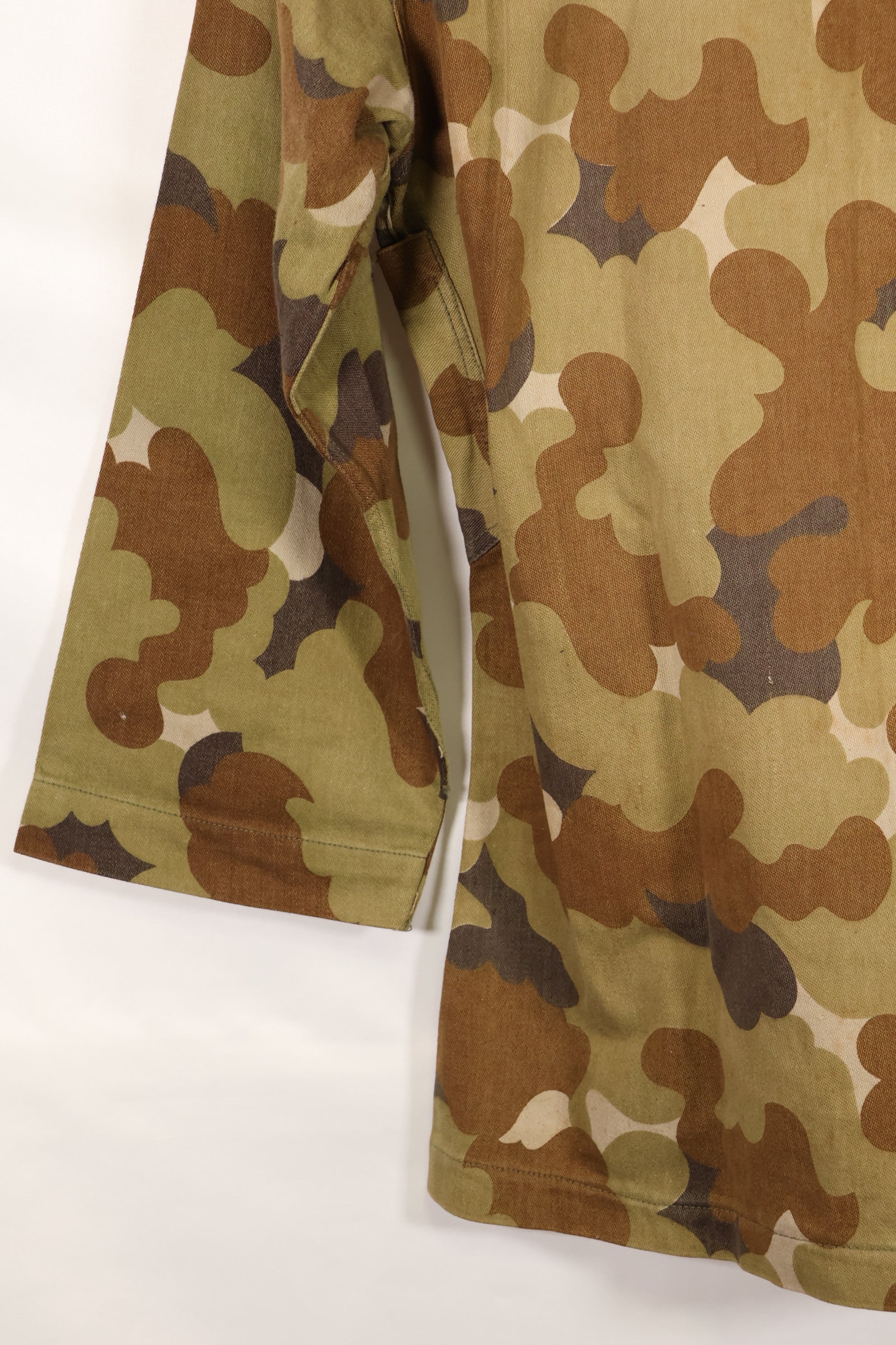 実物　南ベトナム　国家野戦憲兵　クラウド迷彩　上下セット　未使用品