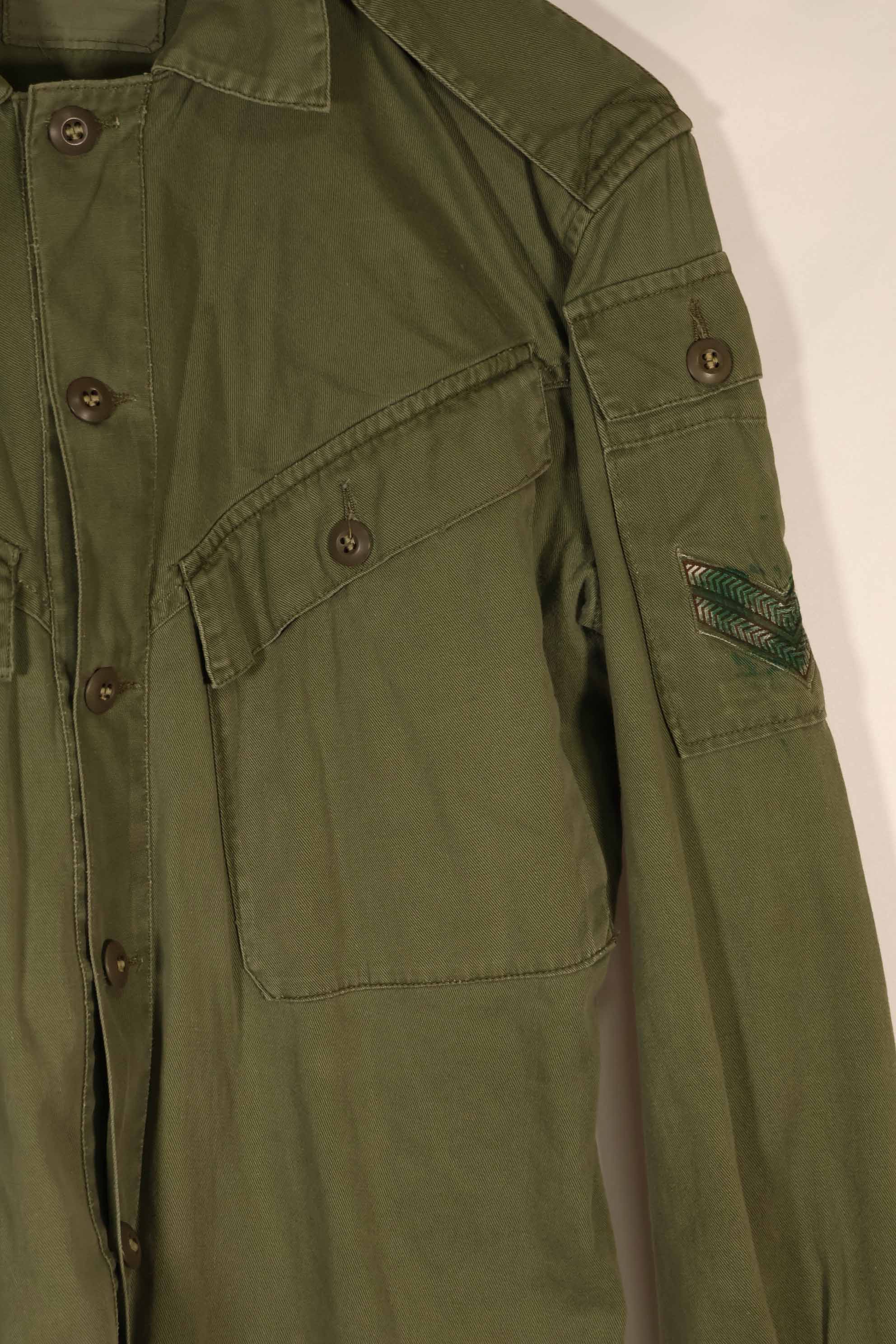 実物　1970年製　オーストラリア軍　OD ファティーグシャツ　階級章付き　サイズ読めない