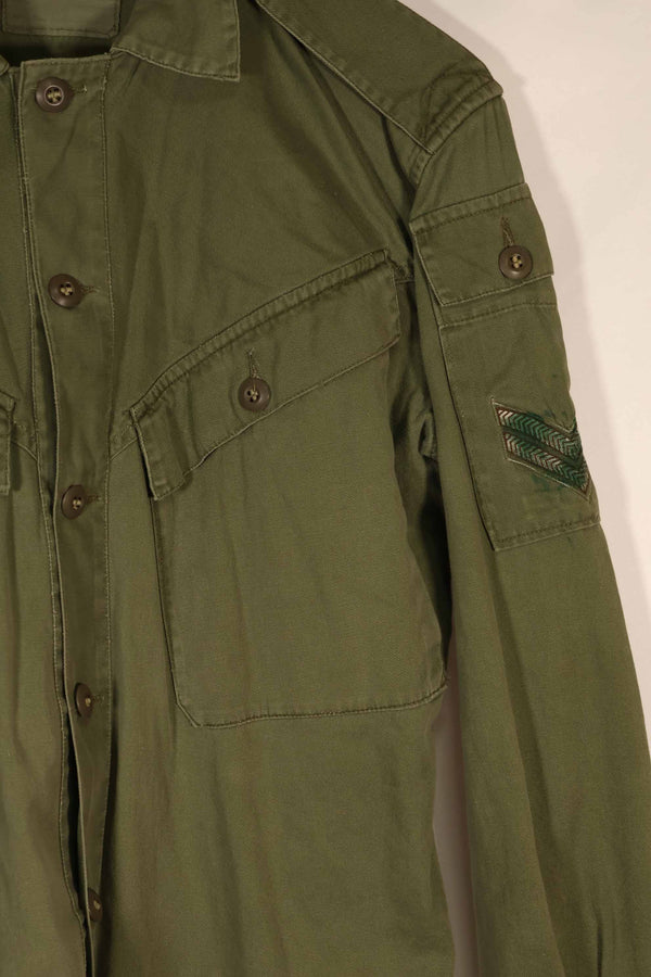 実物　1970年製　オーストラリア軍　OD ファティーグシャツ　階級章付き　サイズ読めない