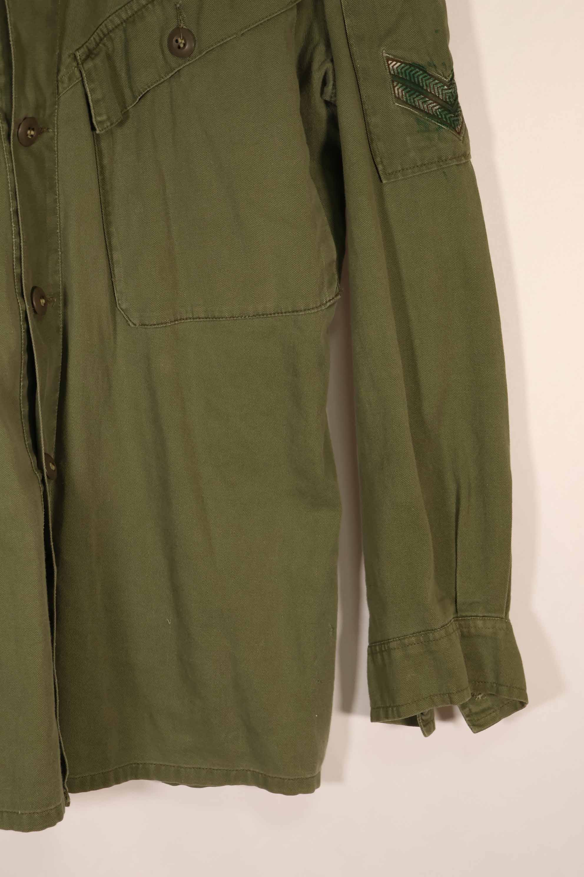 実物　1970年製　オーストラリア軍　OD ファティーグシャツ　階級章付き　サイズ読めない