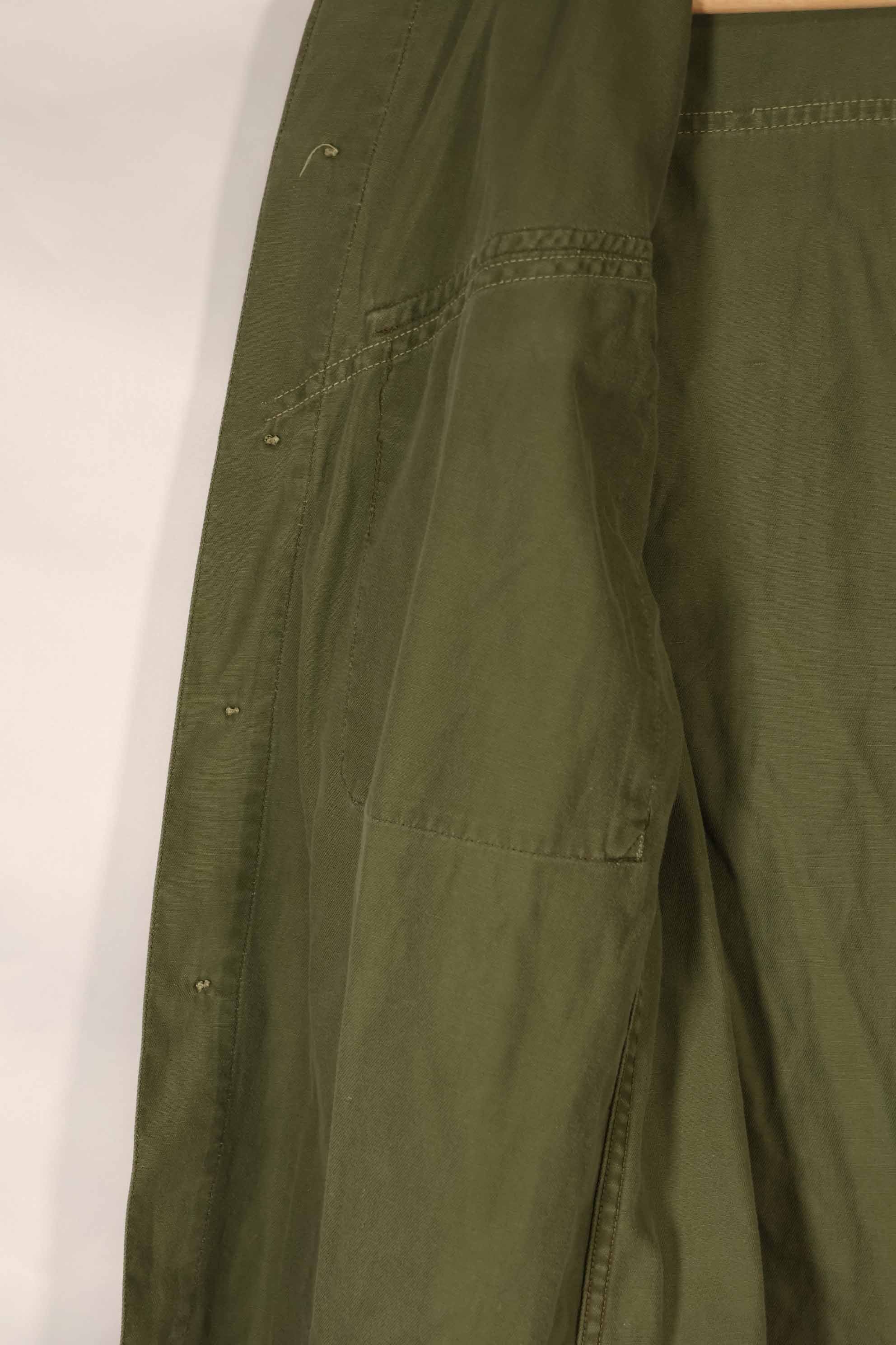 実物　1970年製　オーストラリア軍　OD ファティーグシャツ　階級章付き　サイズ読めない