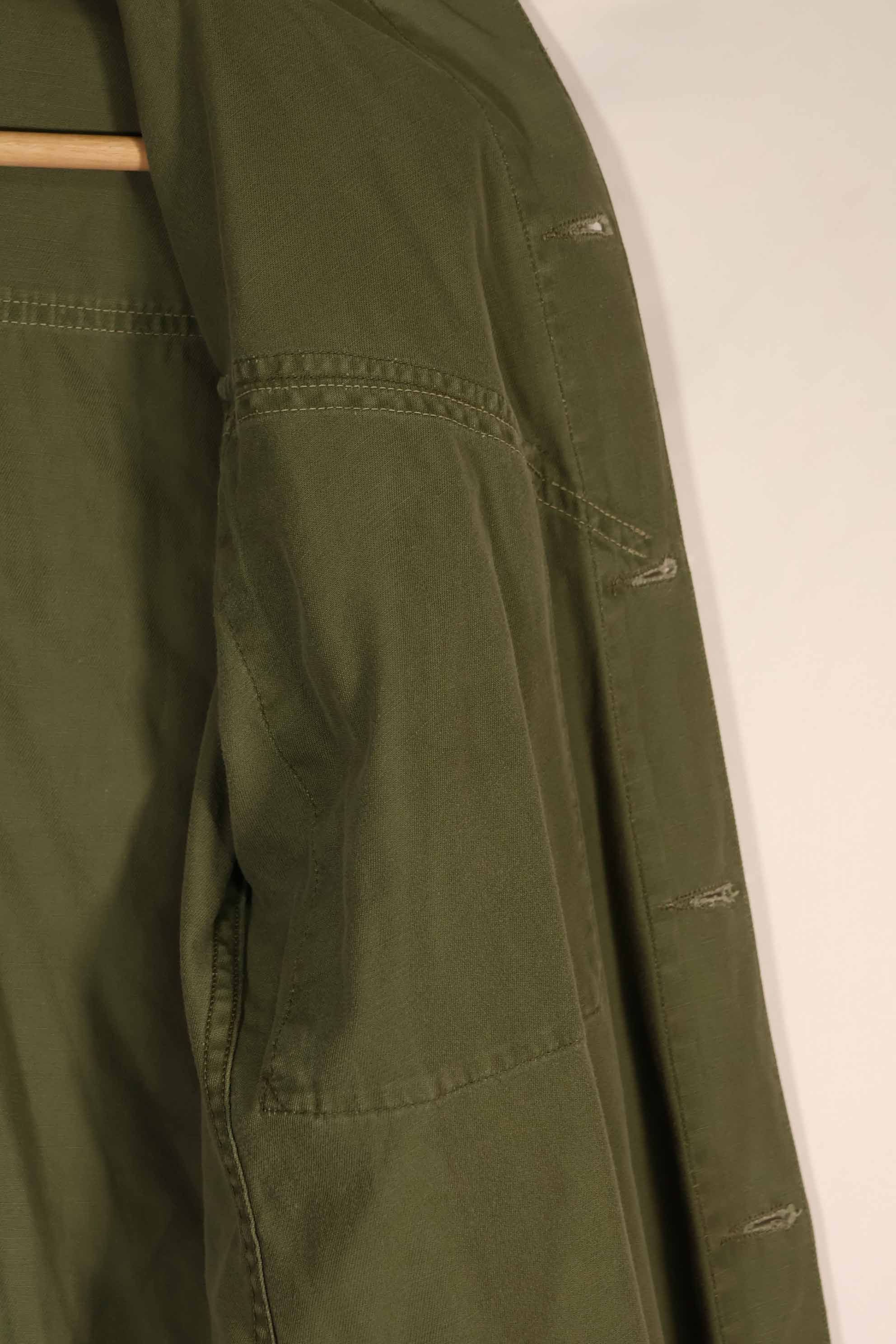 実物　1970年製　オーストラリア軍　OD ファティーグシャツ　階級章付き　サイズ読めない