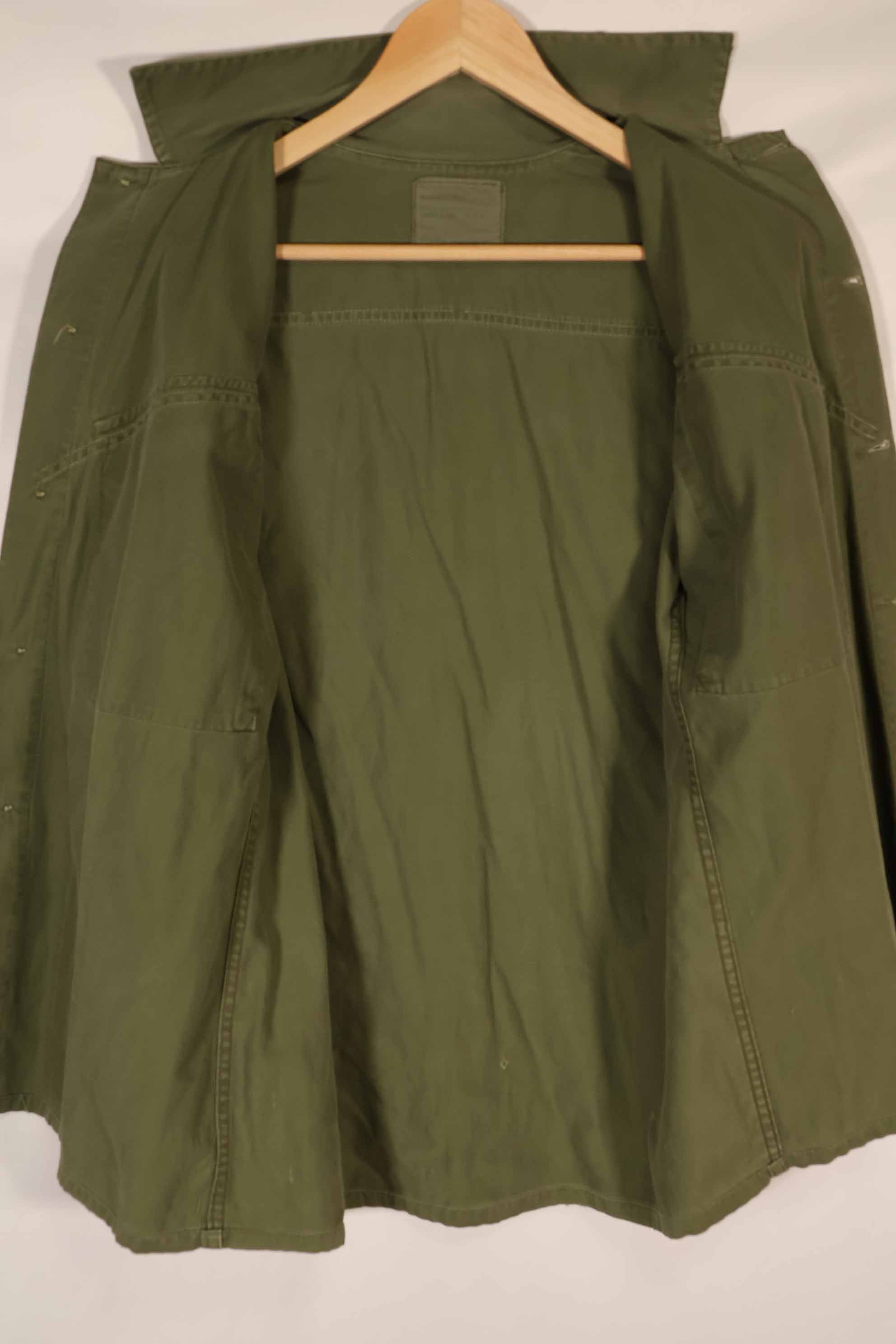 実物　1970年製　オーストラリア軍　OD ファティーグシャツ　階級章付き　サイズ読めない