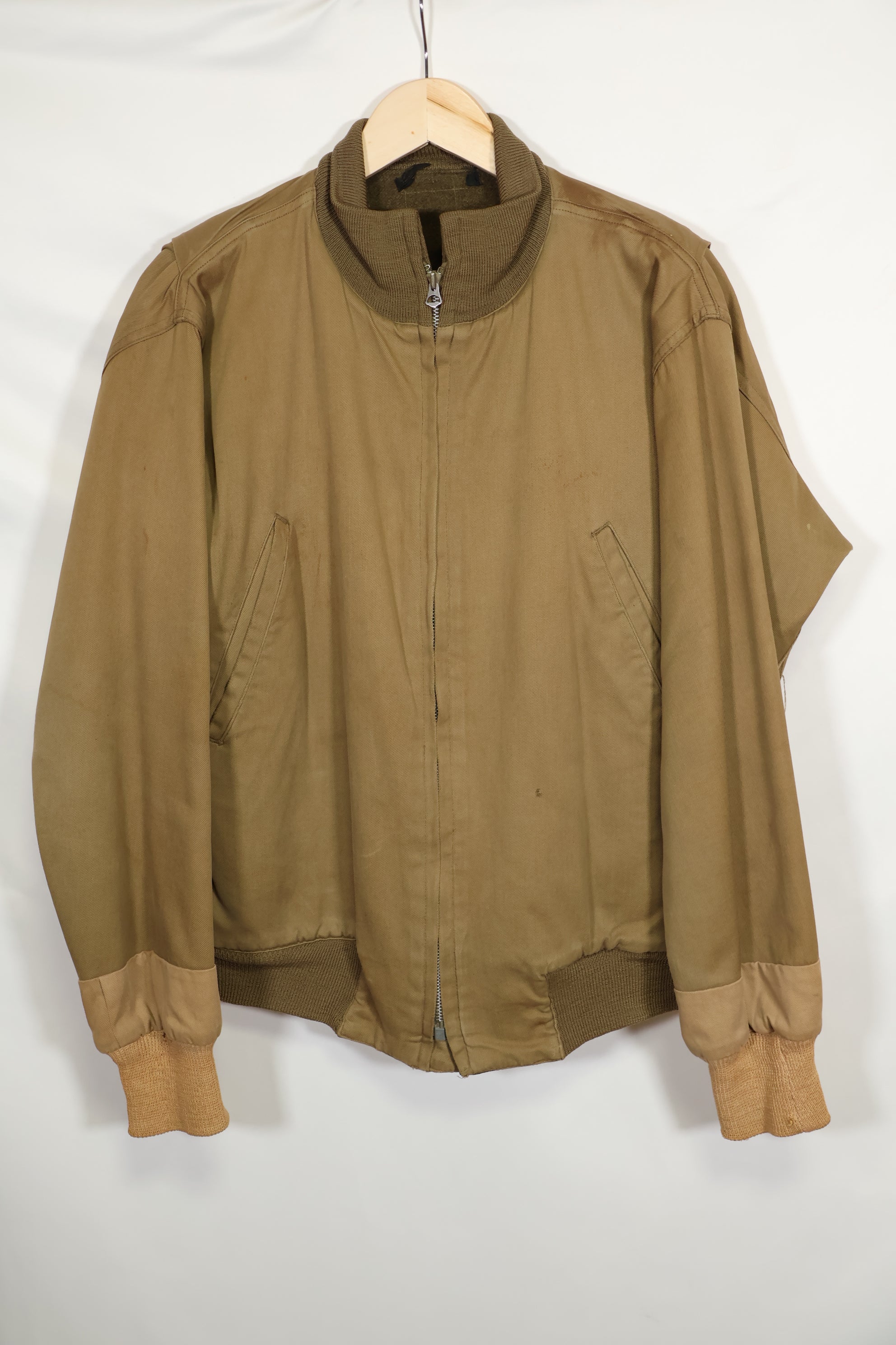 正品 1940 年代第二款美国陆军冬季作战夹克/坦克兵夹克，已修补，二手