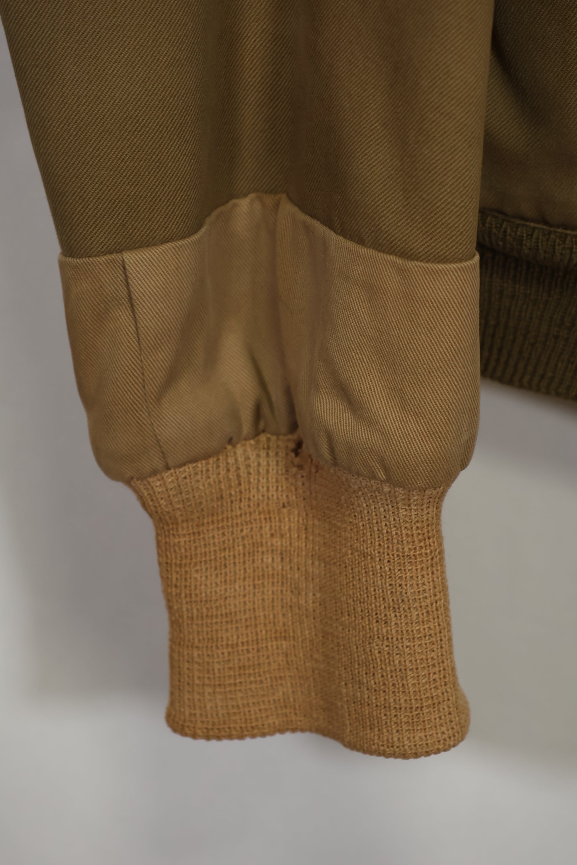 正品 1940 年代第二款美国陆军冬季作战夹克/坦克兵夹克，已修补，二手