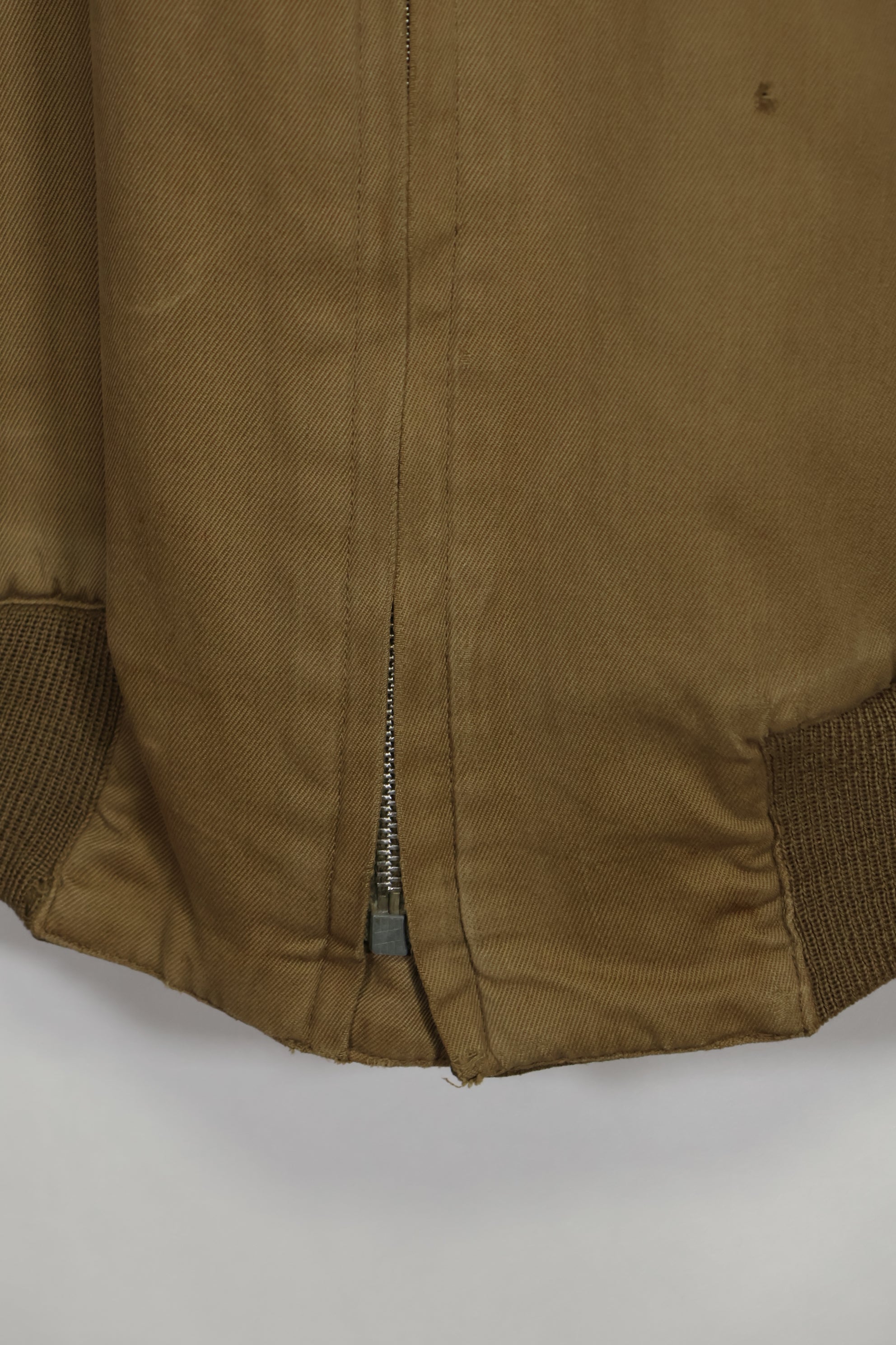 正品 1940 年代第二款美国陆军冬季作战夹克/坦克兵夹克，已修补，二手