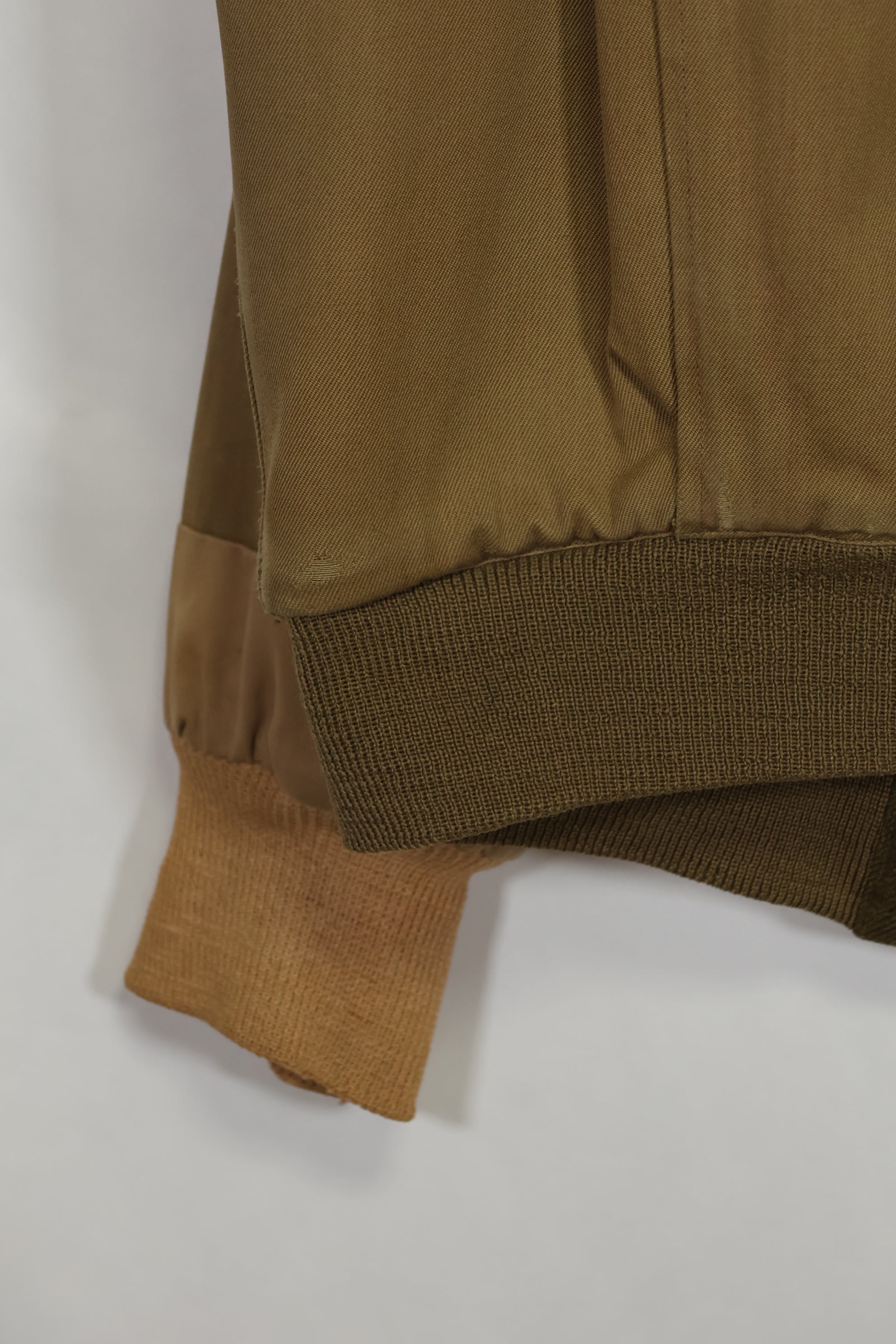 正品 1940 年代第二款美国陆军冬季作战夹克/坦克兵夹克，已修补，二手