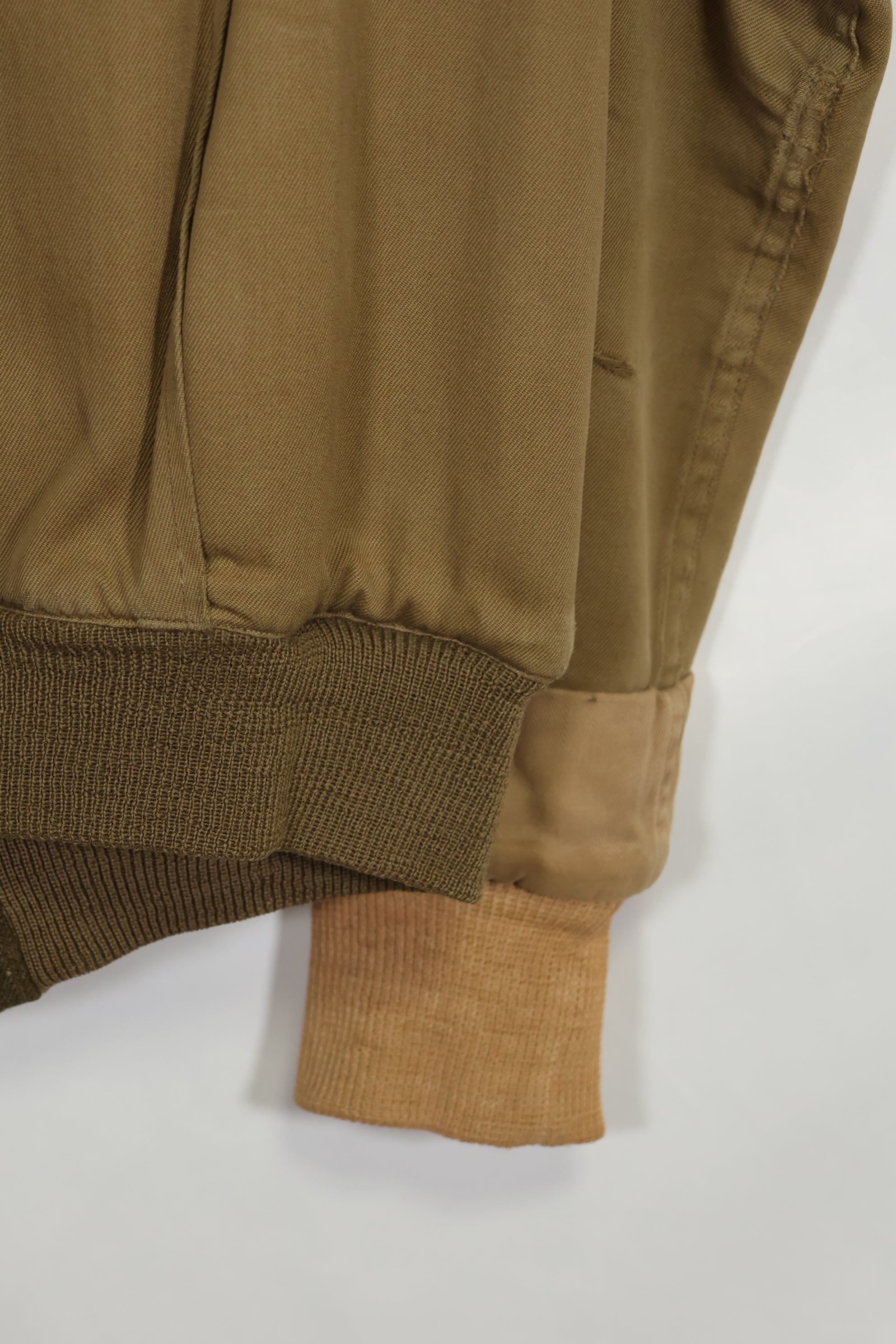 正品 1940 年代第二款美国陆军冬季作战夹克/坦克兵夹克，已修补，二手