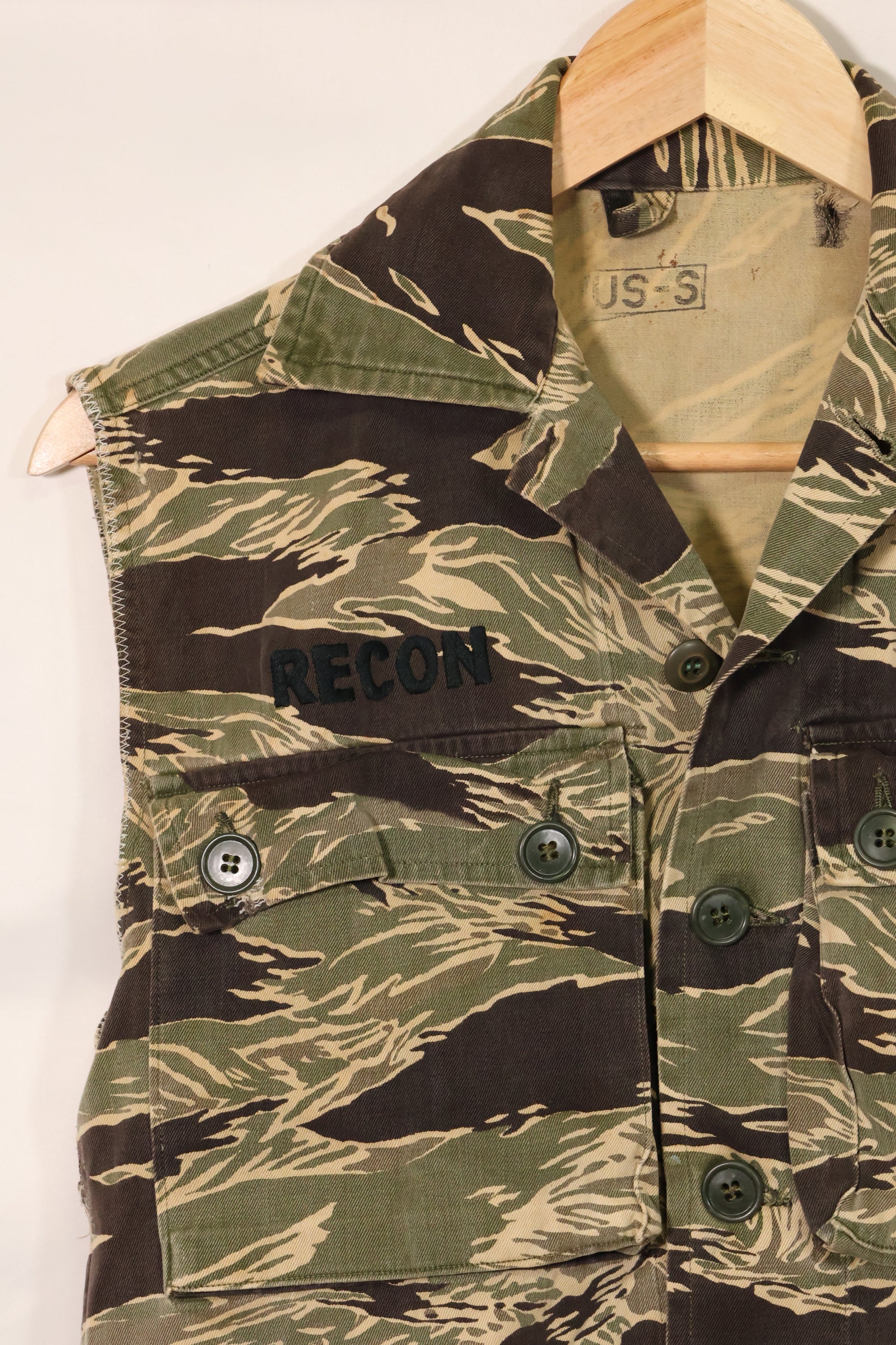 1960年代　USカット　沖縄タイガー　タイガーストライプ　シャツ改造ベスト　US-S　中古品