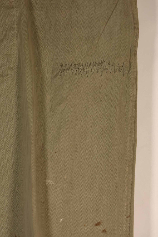 実物　1940年代　アメリカ海兵隊　USMC　M42 HBT ユーティリティパンツ　退色　汚れあり