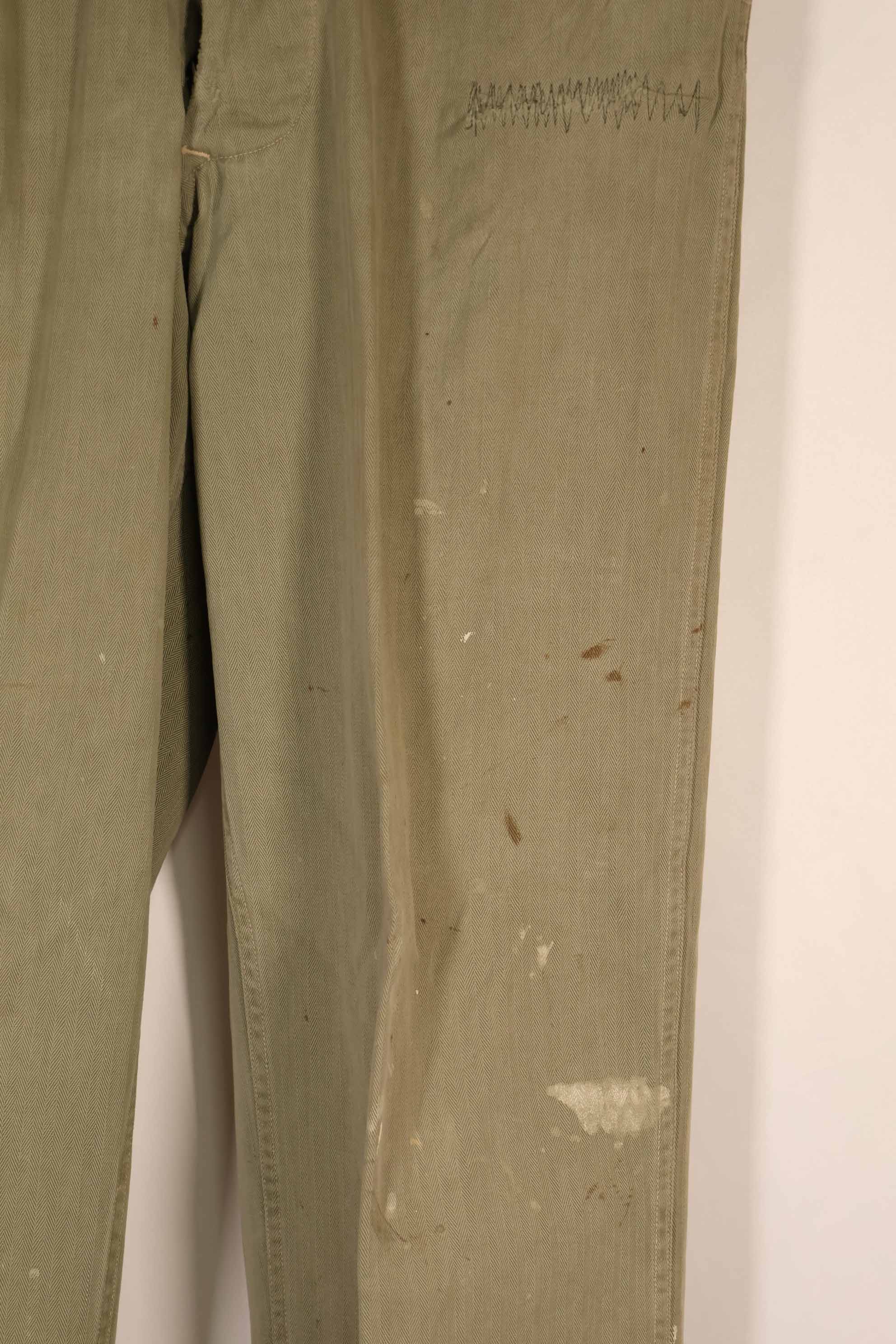 実物　1940年代　アメリカ海兵隊　USMC　M42 HBT ユーティリティパンツ　退色　汚れあり