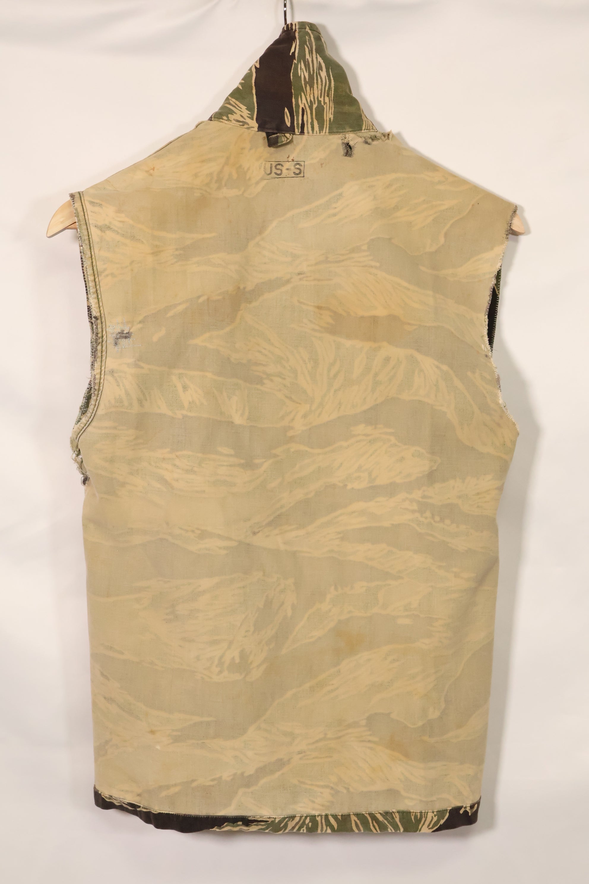 1960年代　USカット　沖縄タイガー　タイガーストライプ　シャツ改造ベスト　US-S　中古品