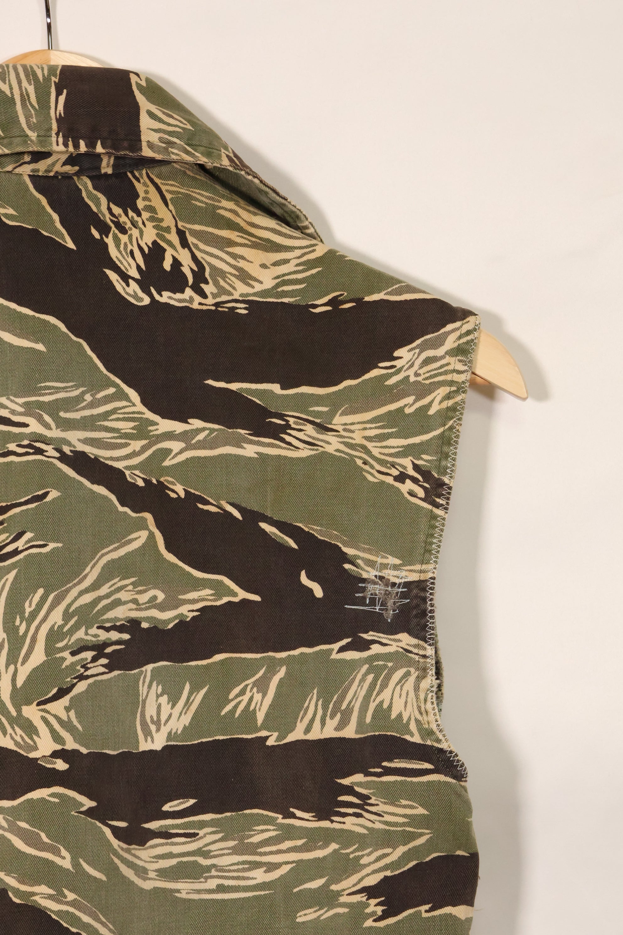 1960年代　USカット　沖縄タイガー　タイガーストライプ　シャツ改造ベスト　US-S　中古品